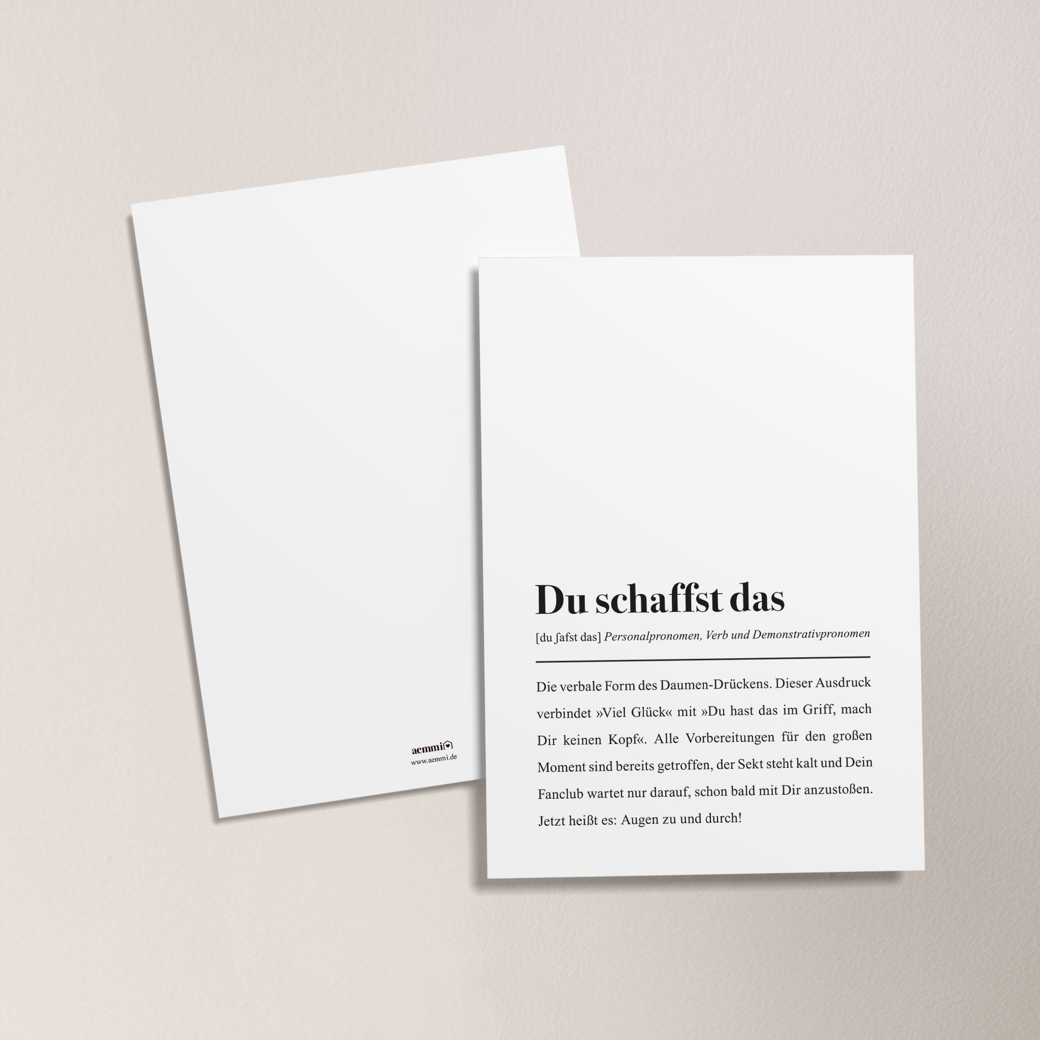 Zwei weiße Karten auf einem hellen Hintergrund, eine mit motivierendem Text "Du schaffst das".