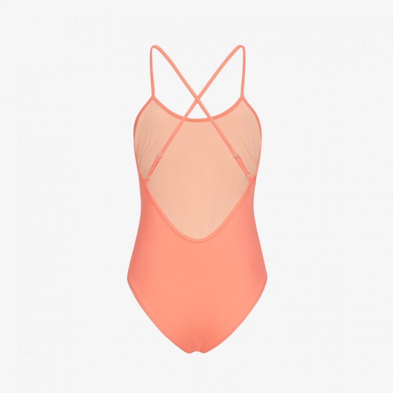 Rosa Badeanzug mit überkreuzten Trägern auf der Rückseite, fotografiert vor weißem Hintergrund.