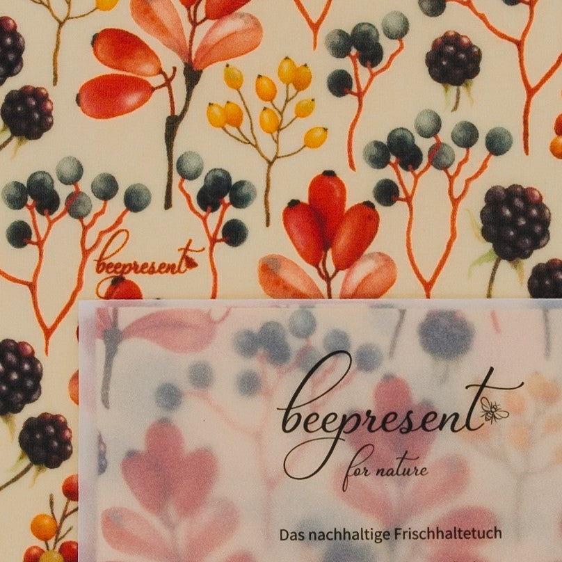 Bunt gemustertes Frischhaltetuch mit Beerenmuster und der Aufschrift "beepresent for nature" in elegantem Schriftzug.