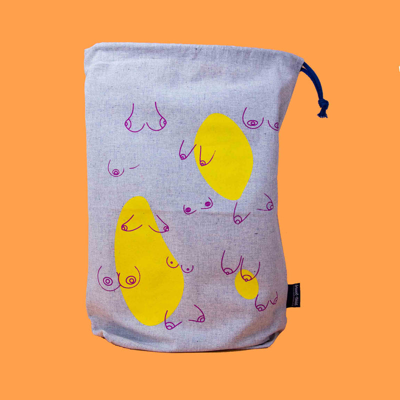 Grauer Beutel mit rosa Brustzeichnungen und gelben Formen auf orangefarbenem Hintergrund.