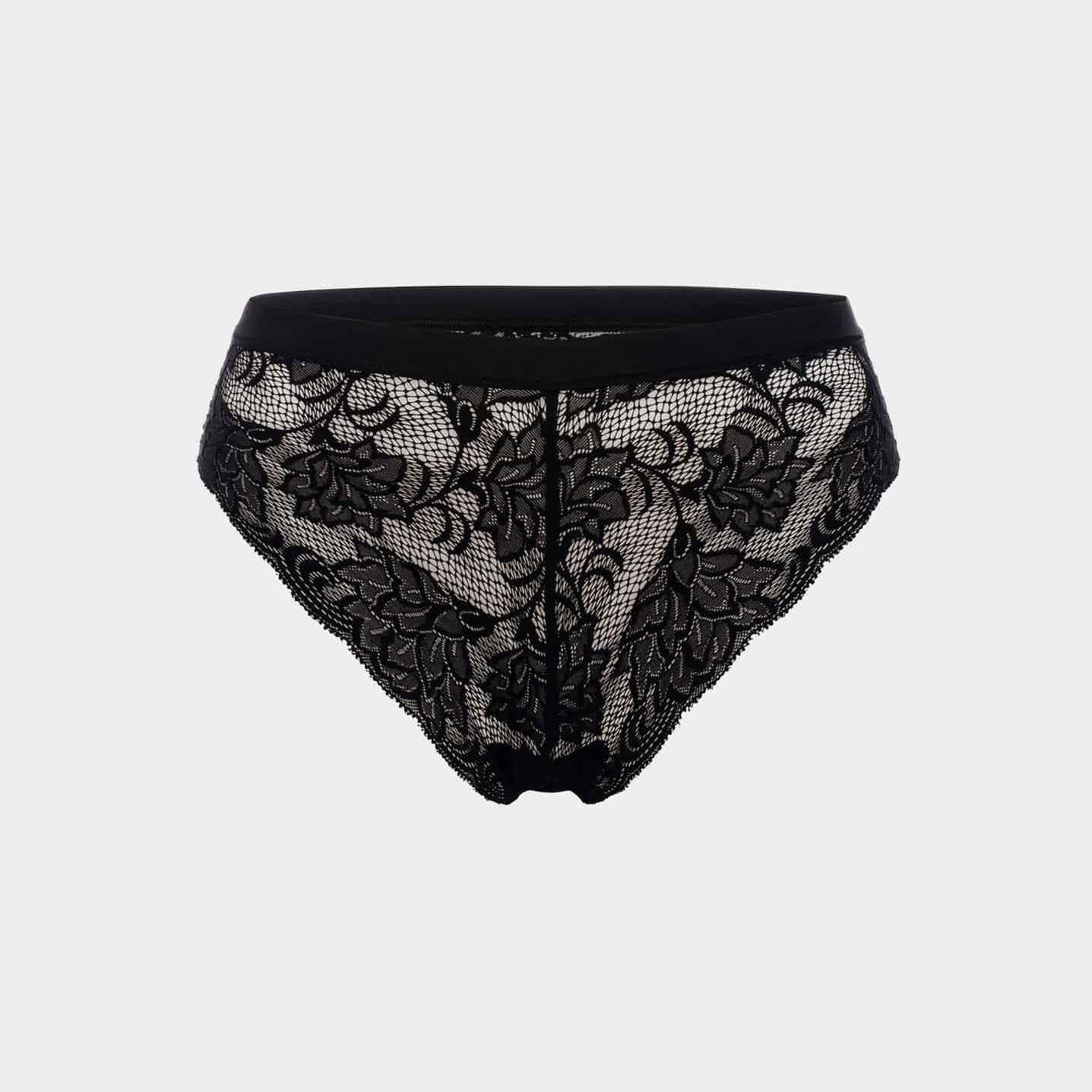 Schwarzer Spitzen-Slip mit floralen Mustern vor weißem Hintergrund.