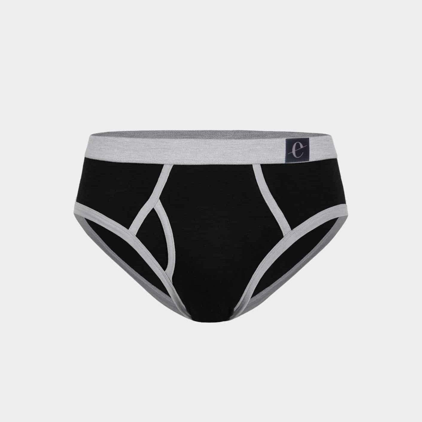 Schwarzer Slip mit grauen Rändern und einem Etikett mit kleinem Logo, vor weißem Hintergrund.