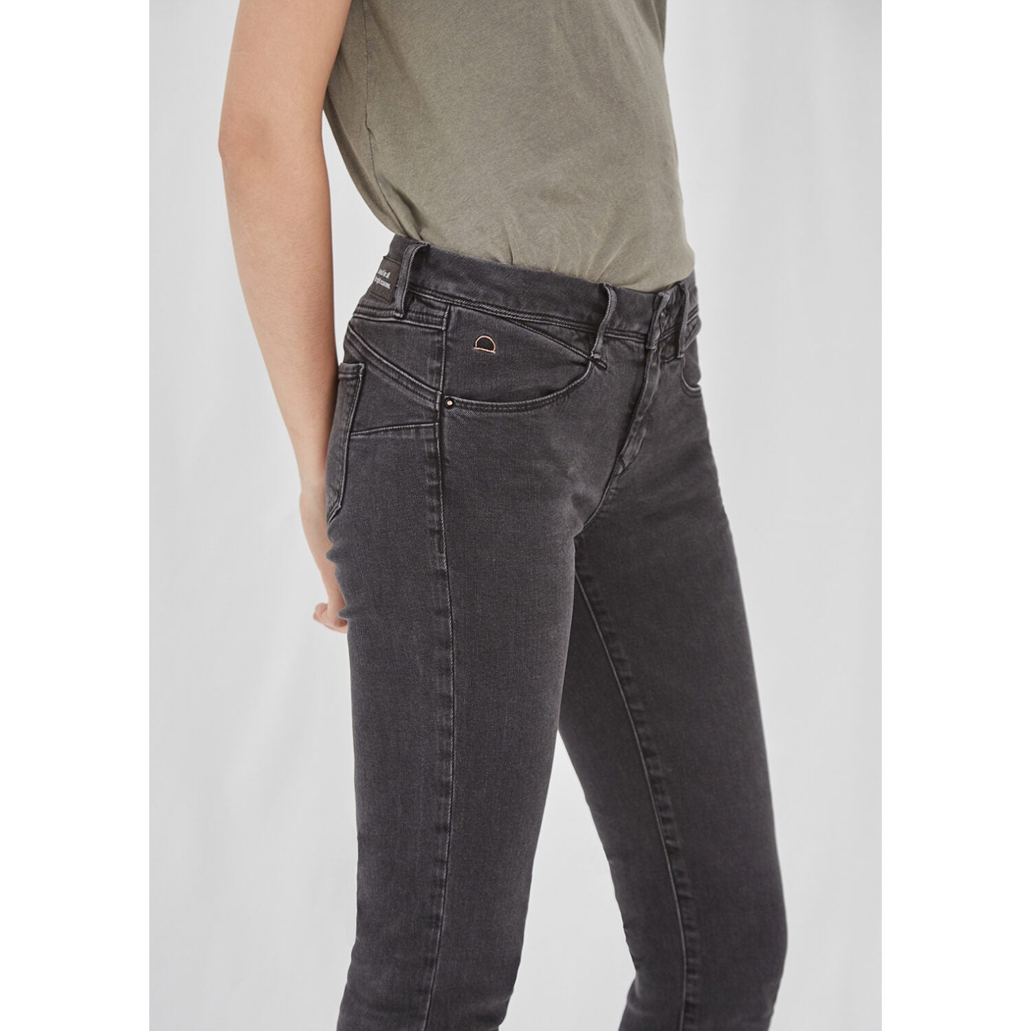 DAWN Denim "Art on broken pieces" MID SUN Slim Medium Grey