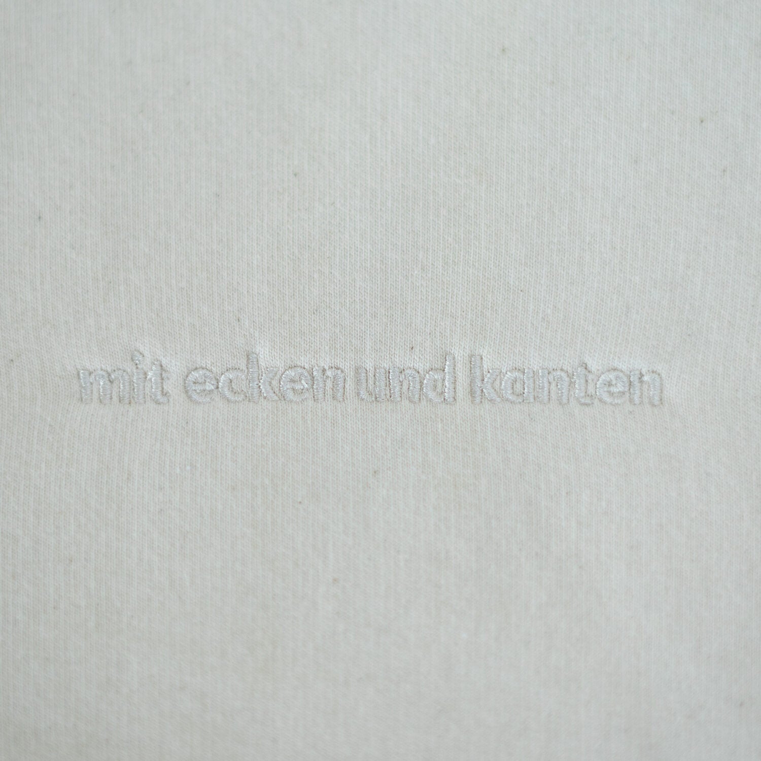 „Mit Ecken und Kanten“-Hoodie natural