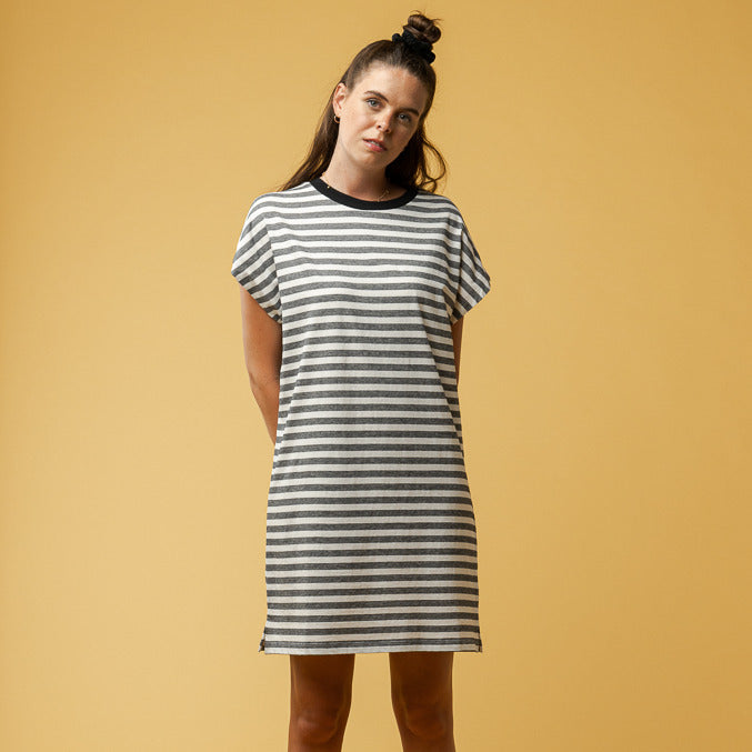 Thin Stripes / Schwarzer Kragen