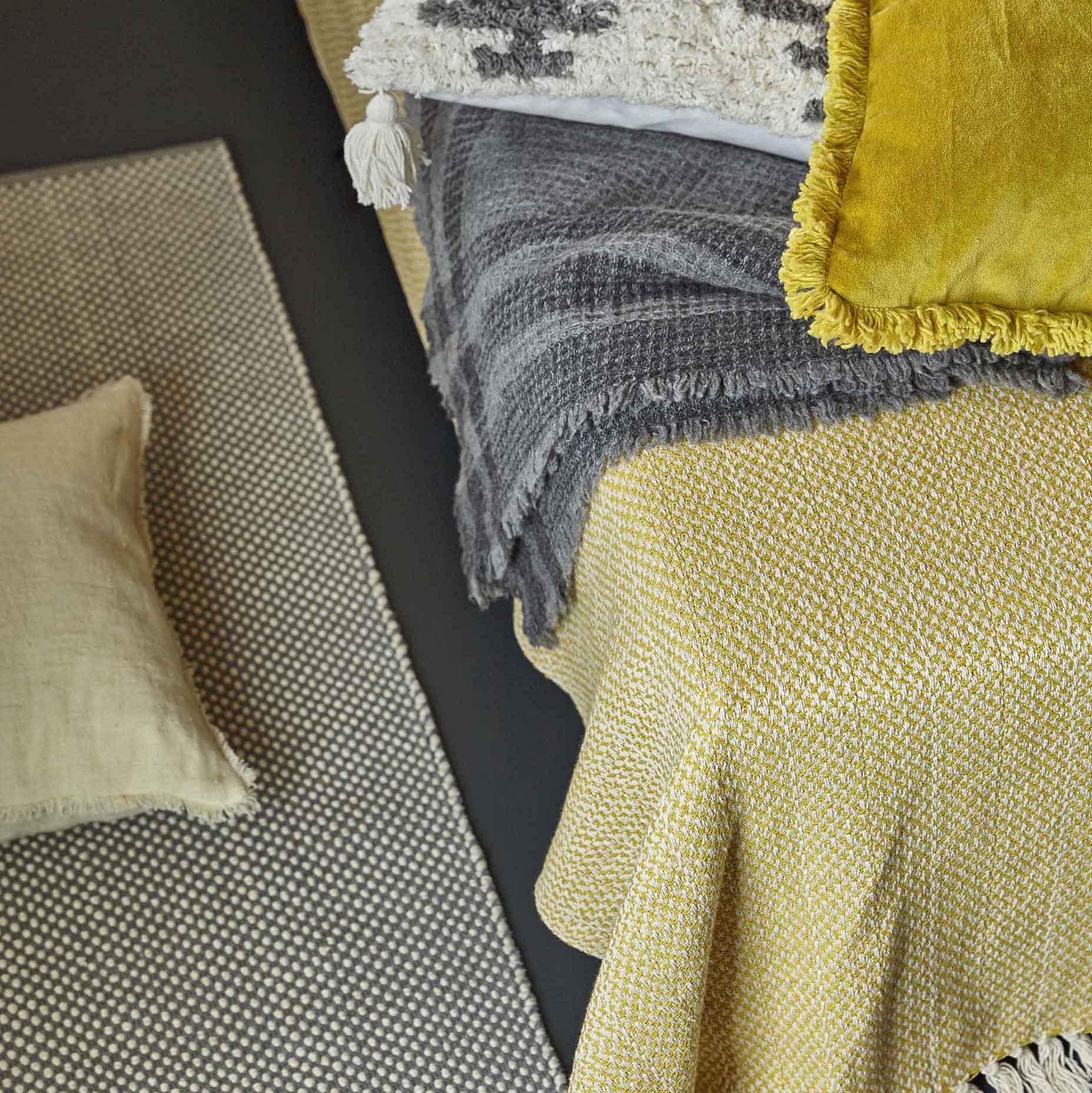 LIV interior Teppich "DOTS"