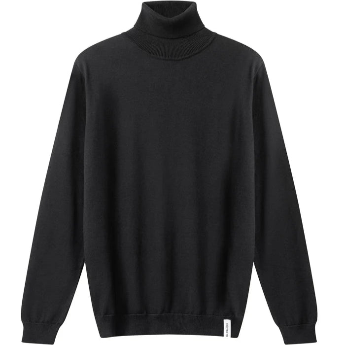Ein schlichter schwarzer langärmeliger Rollkragenpullover mit gerippten Bündchen, Kragen und Saum auf weißem Hintergrund.
