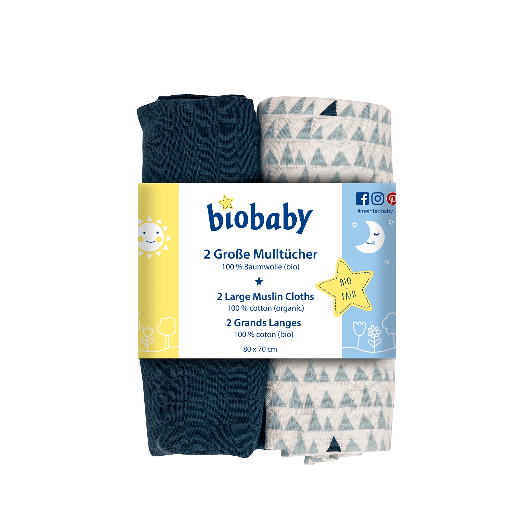 Zwei große Musselintücher von biobaby, ein einfarbig dunkelblaues und ein weißes mit blauen Dreiecken, zusammen verpackt in einer Papierbanderole mit Produktangaben und fröhlichen Sonnenillustrationen.