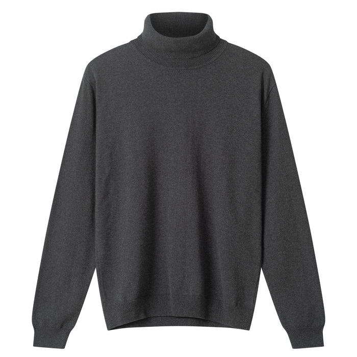 Ein schlichter, dunkelgrauer Rollkragenpullover mit langen Ärmeln auf weißem Hintergrund.
