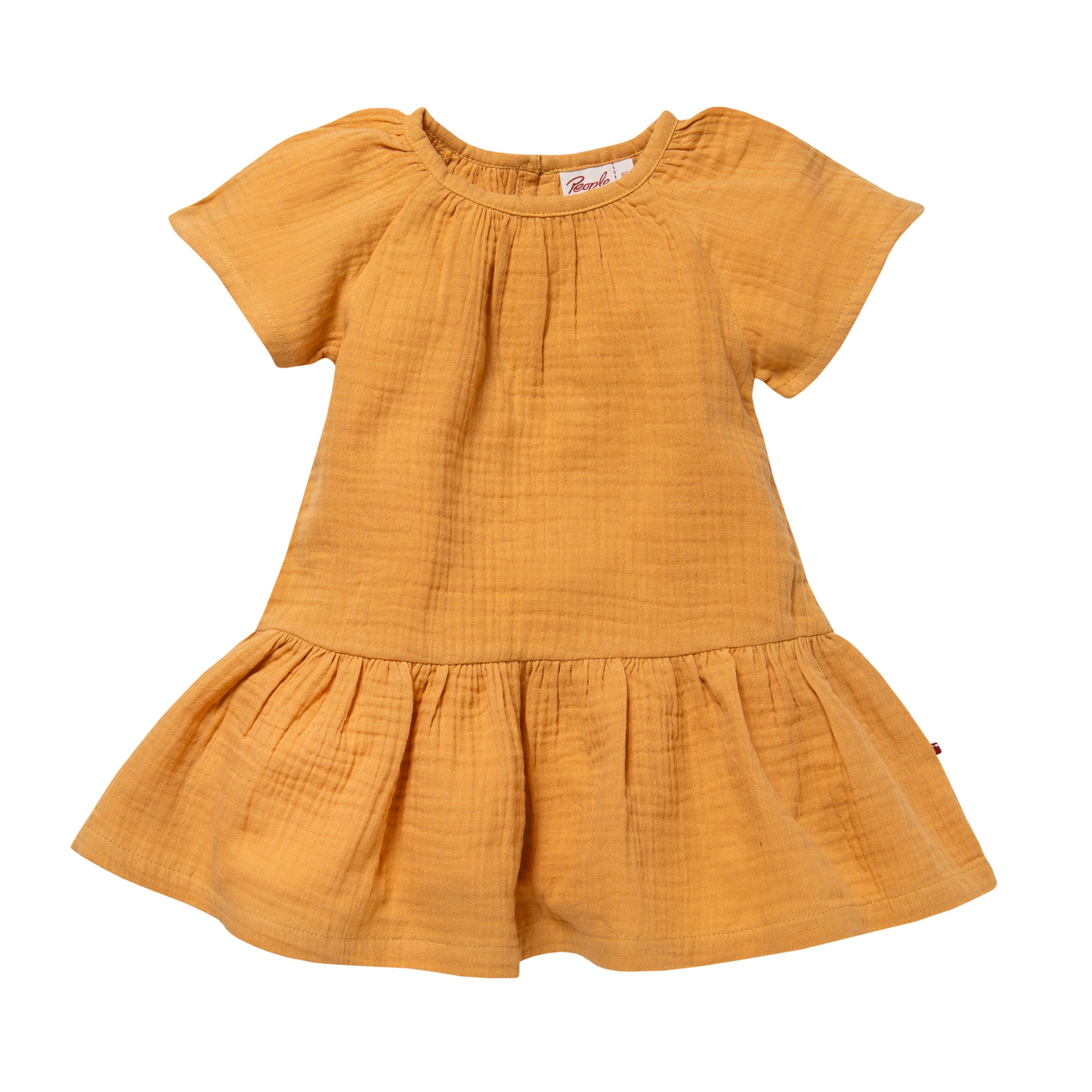 Senfgelbes, kurzärmeliges Kleid für Kinder mit gerafftem Halsausschnitt und gerafftem, ausgestelltem Rock aus leichtem, strukturiertem Stoff.