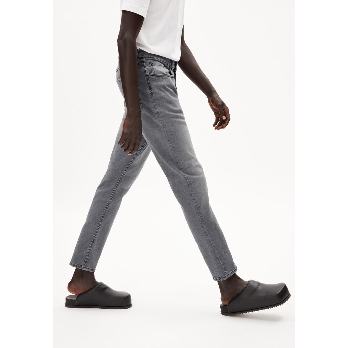 ARMEDANGELS Herren Tapered Jeans "AARJO TARPA"