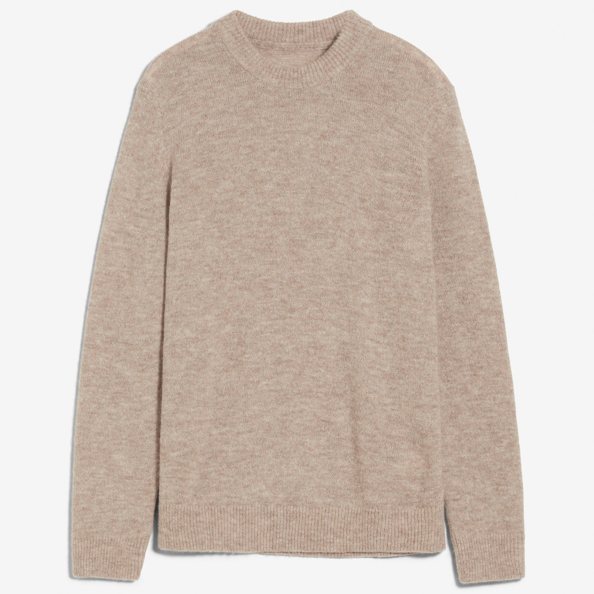 Beiger Pullover aus weichem gestricktem Stoff mit Rundhalsausschnitt und langen Ärmeln, flach auf weißem Hintergrund.