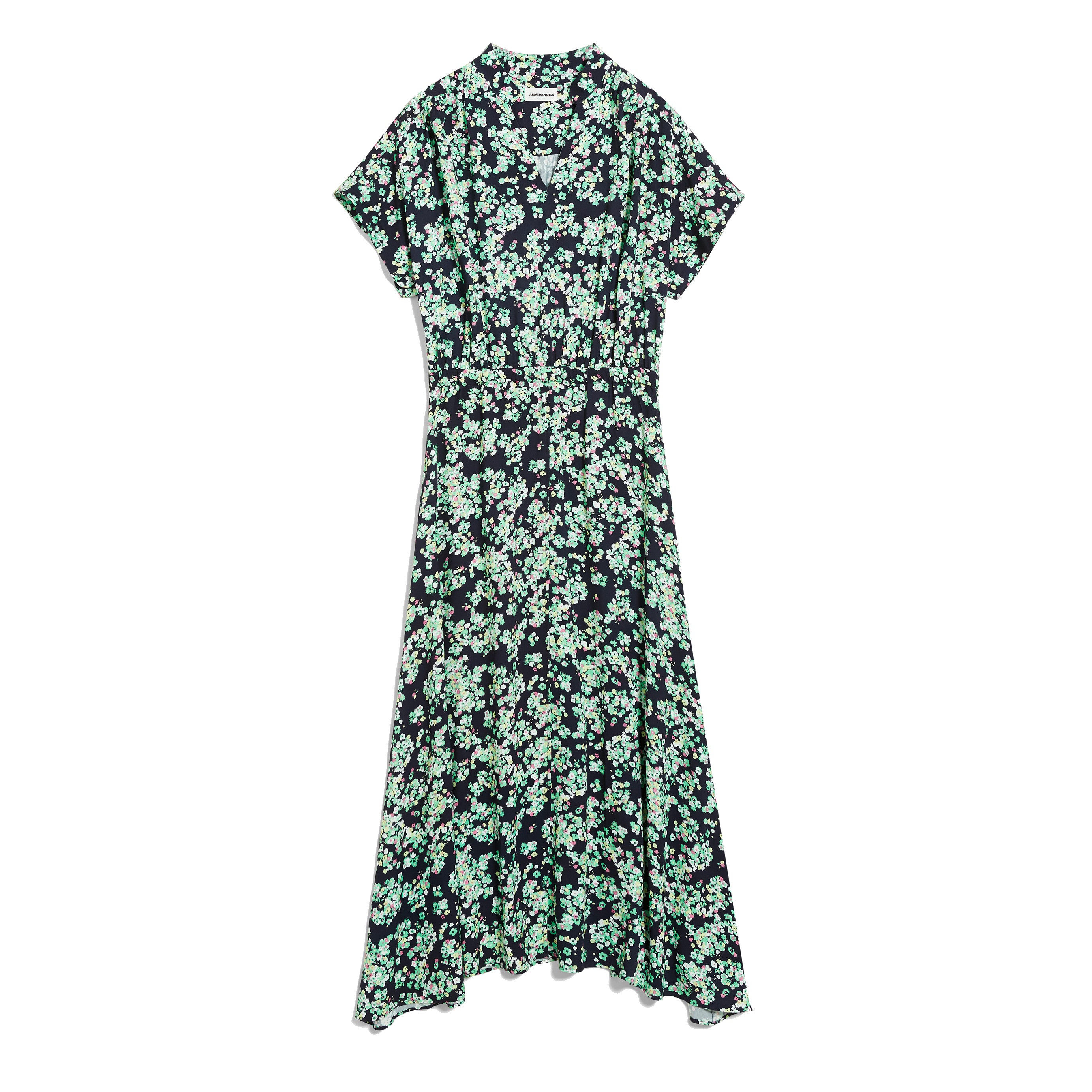Schwarzes Kleid mit grünem Blumenmuster und kurzen Ärmeln, knielang mit leicht asymmetrischem Saum.
