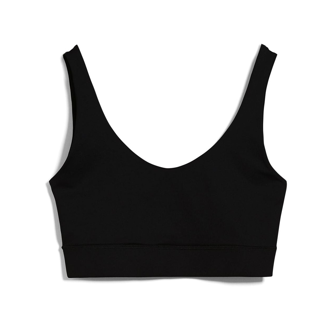 Ein schwarzer, ärmelloser Sport-BH mit Rundhalsausschnitt und breiten Trägern, flach auf weißem Hintergrund gelegt.