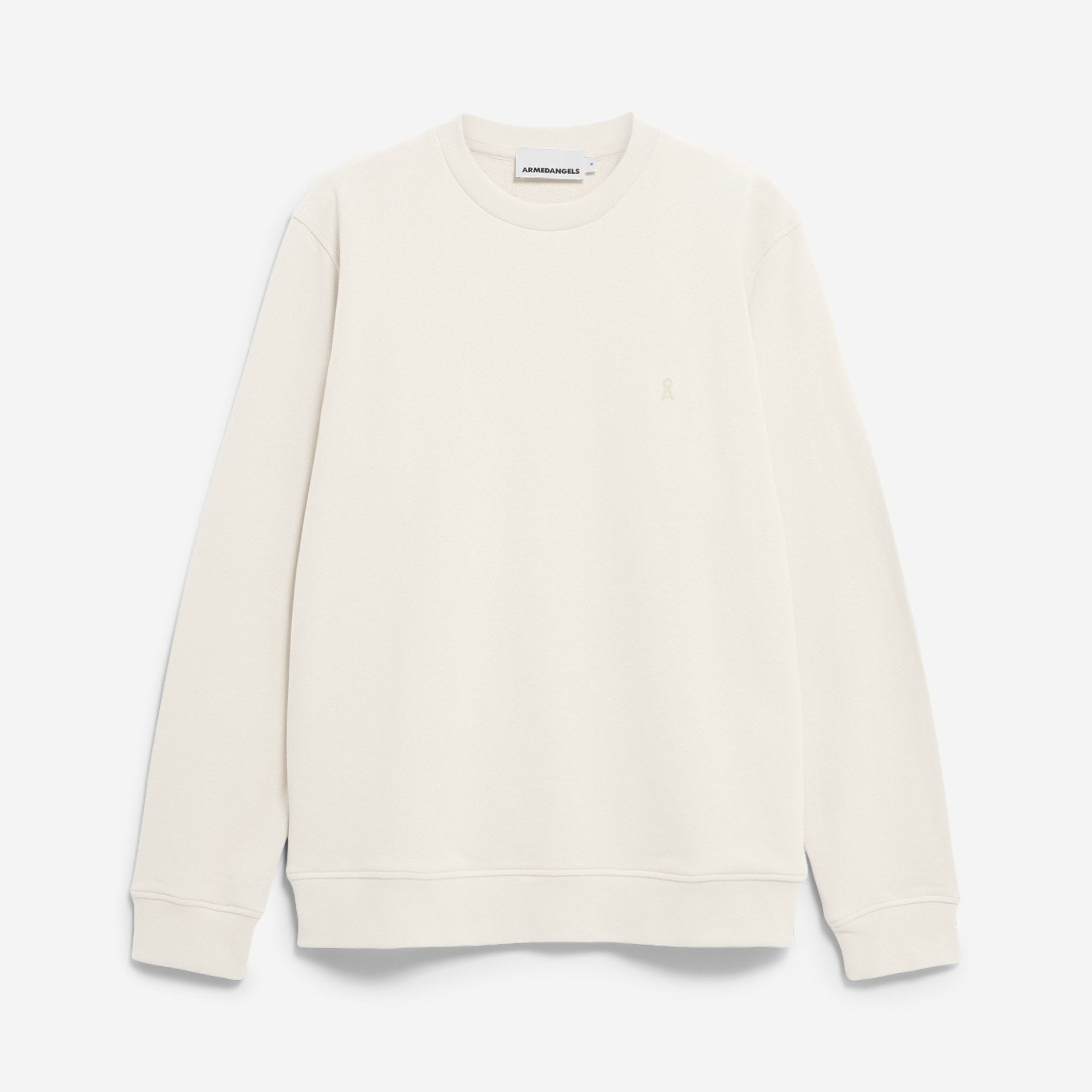 Ein schlichtes, langärmeliges, cremefarbenes Sweatshirt mit Rundhalsausschnitt, gerippten Bündchen und Saum auf weißem Hintergrund.