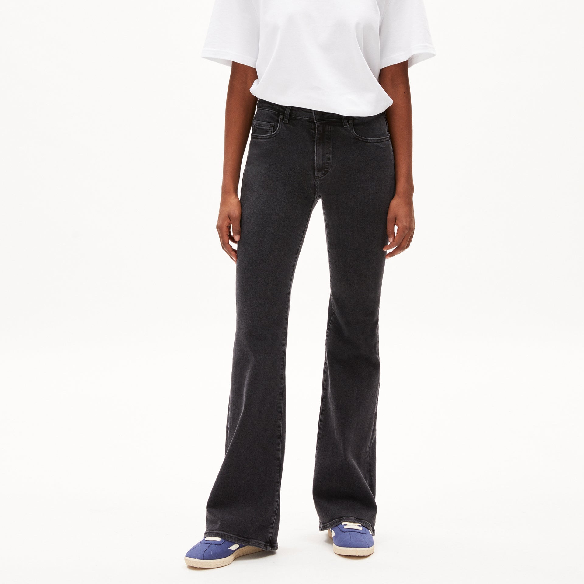 ARMEDANGELS Mid Waist Flared Leg "ANAMAA X STRETCH"