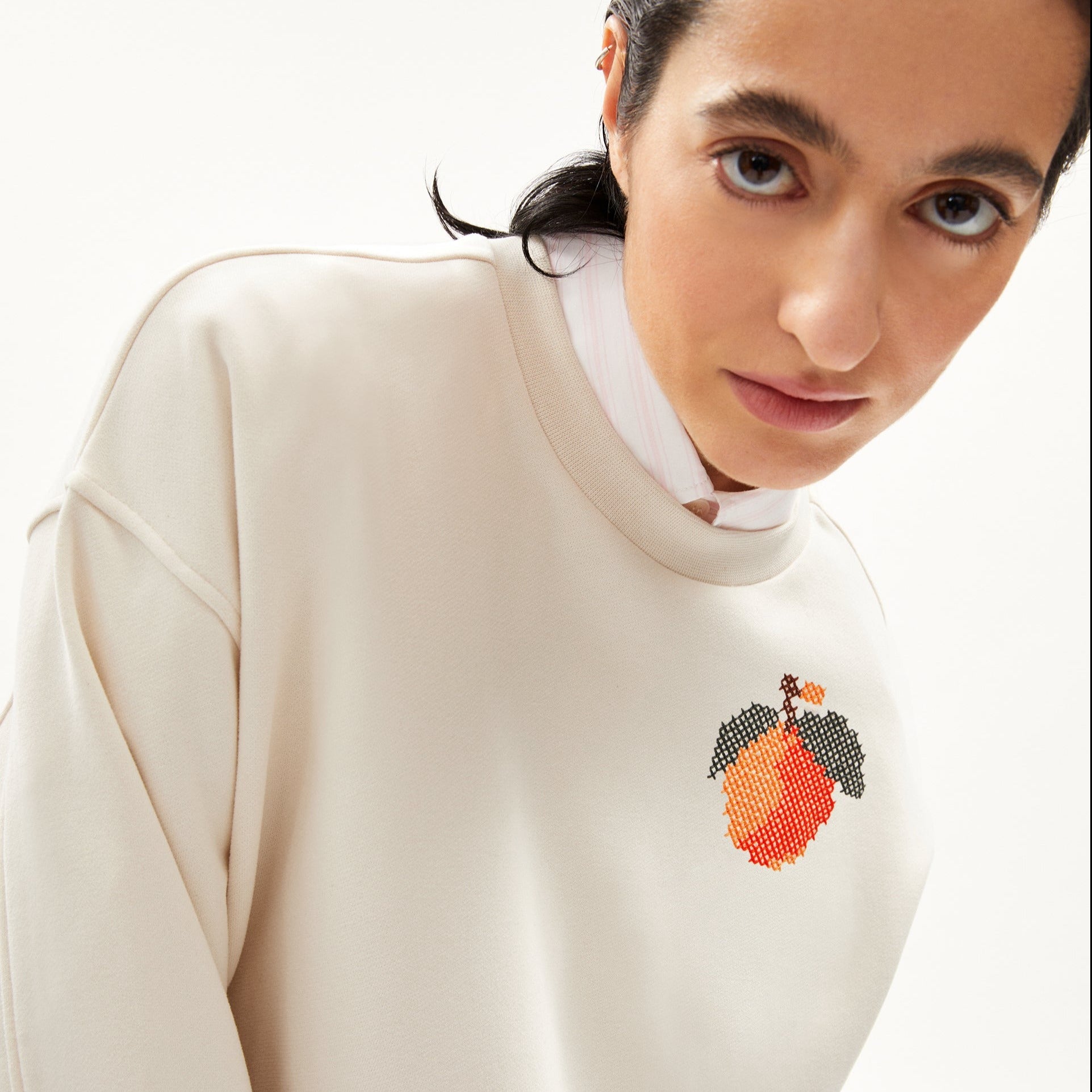 ARMEDANGELS Sweatshirt "AARIN FRUIT EMBRO"
