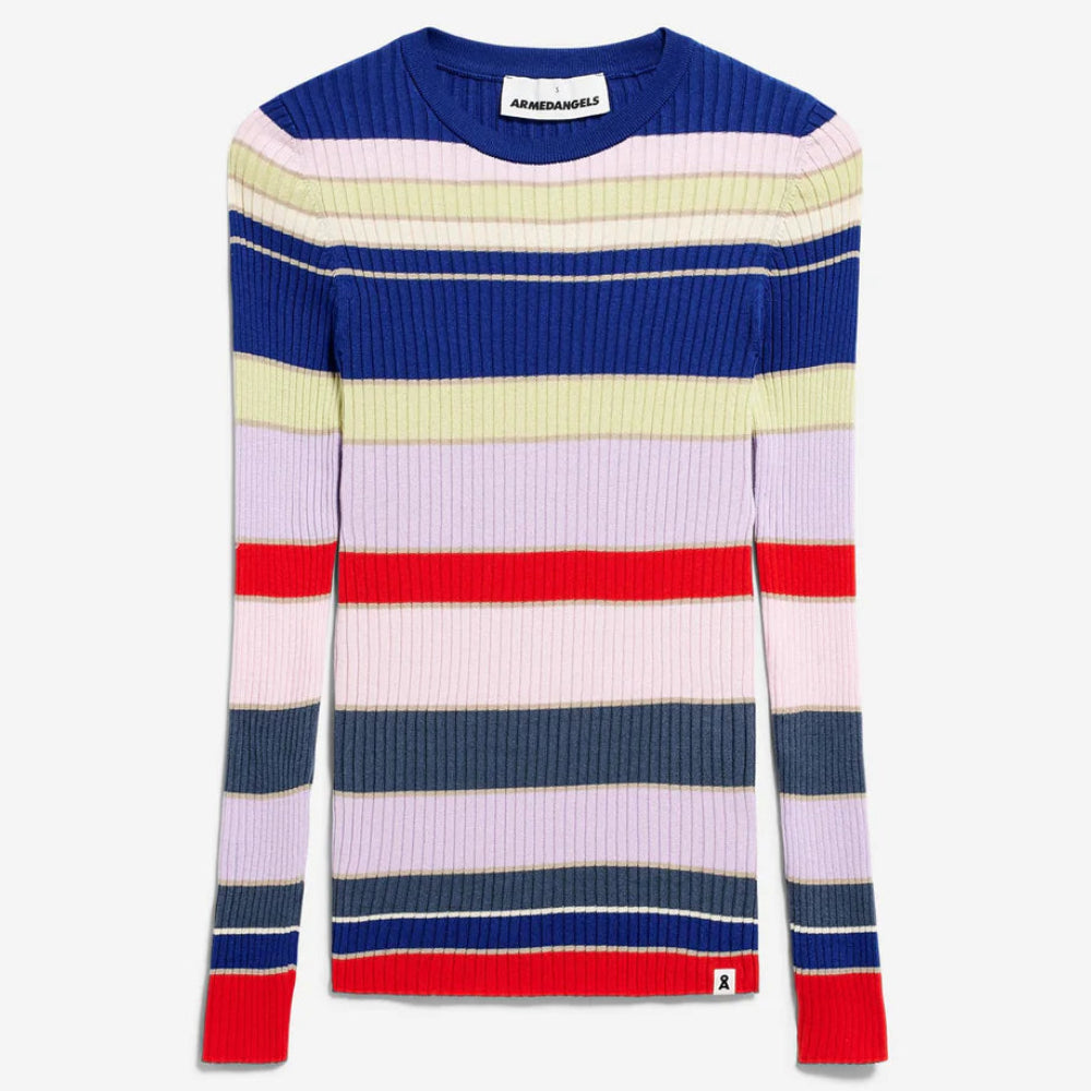 Ein langärmeliger gerippter Pullover mit horizontalen Streifen in Blau, Rot, Rosa, Lavendel, Weiß und Dunkelgrün. Der Pullover hat einen Rundhalsausschnitt und ein kleines Etikett in der Nähe des unteren Saums.