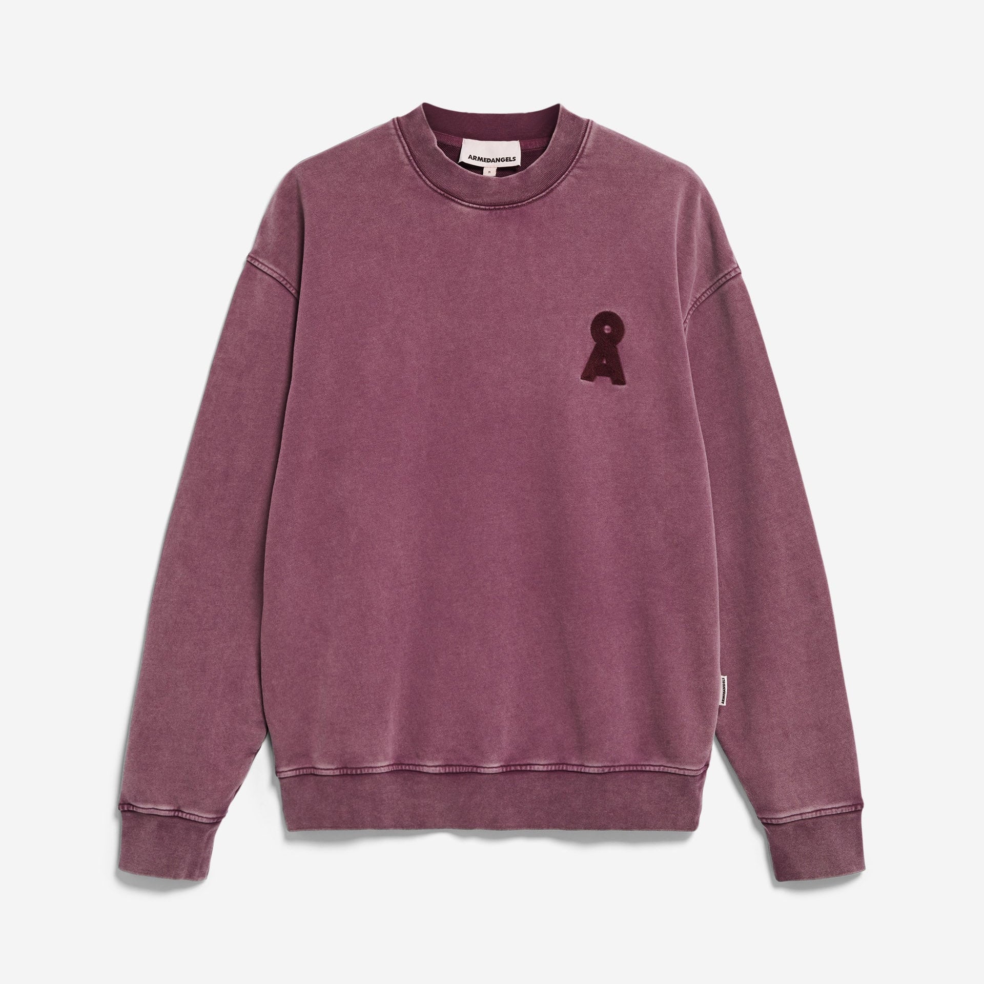 Mauvefarbenes Sweatshirt mit Rundhalsausschnitt und verblasstem Vintage-Look, mit einem kleinen schwarzen, abstrakten Schlüssellochmuster auf der linken Brust und gerippten Bündchen und Saum.