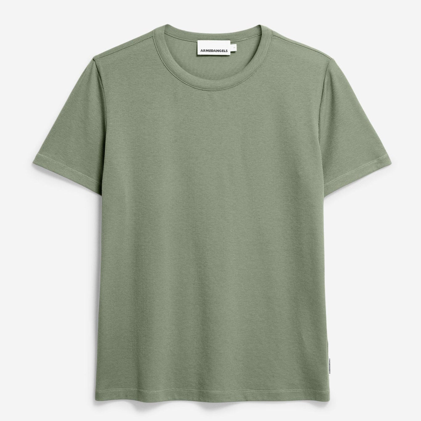 Ein unifarbenes, kurzärmeliges T-Shirt mit Rundhalsausschnitt in Salbeigrün wird vor einem weißen Hintergrund gezeigt.