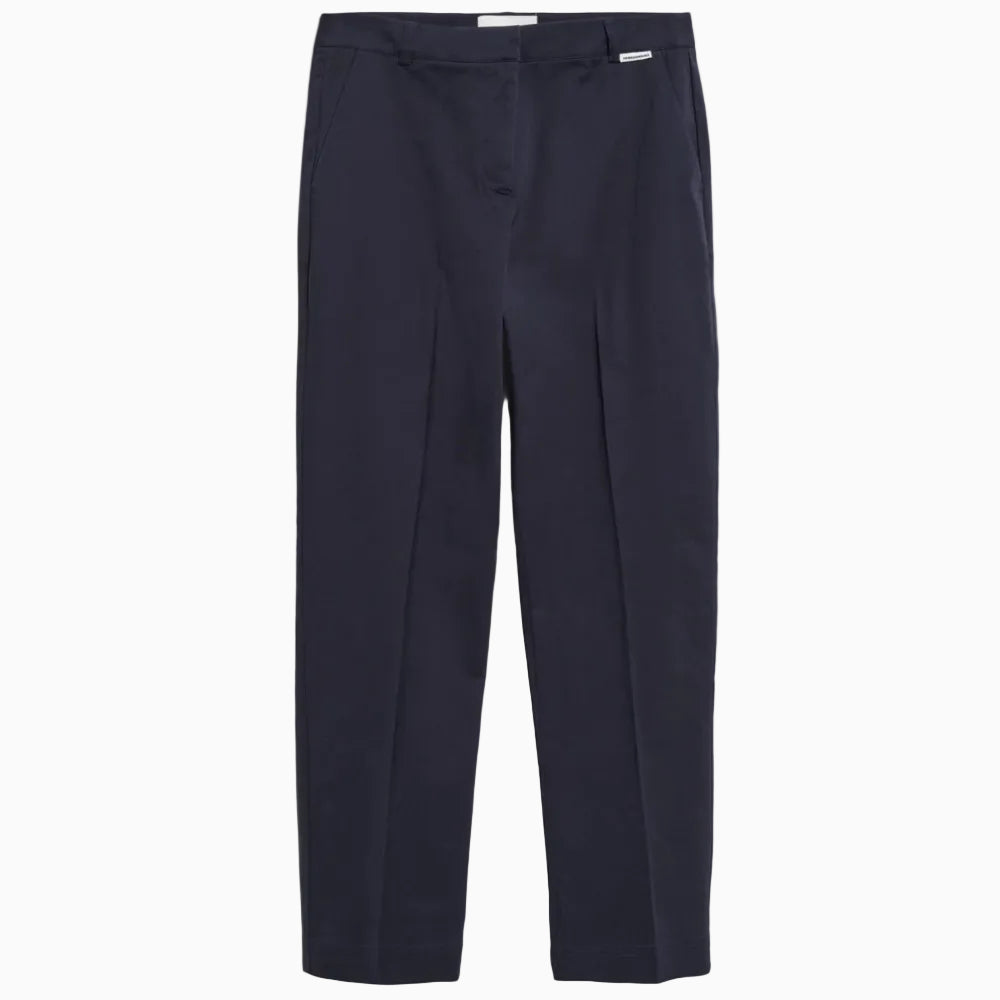 Marineblaue, maßgeschneiderte Anzughose mit geradem Bein, Bügelfalten vorne, Seitentaschen und einem Bund mit Gürtelschlaufen auf weißem Hintergrund.