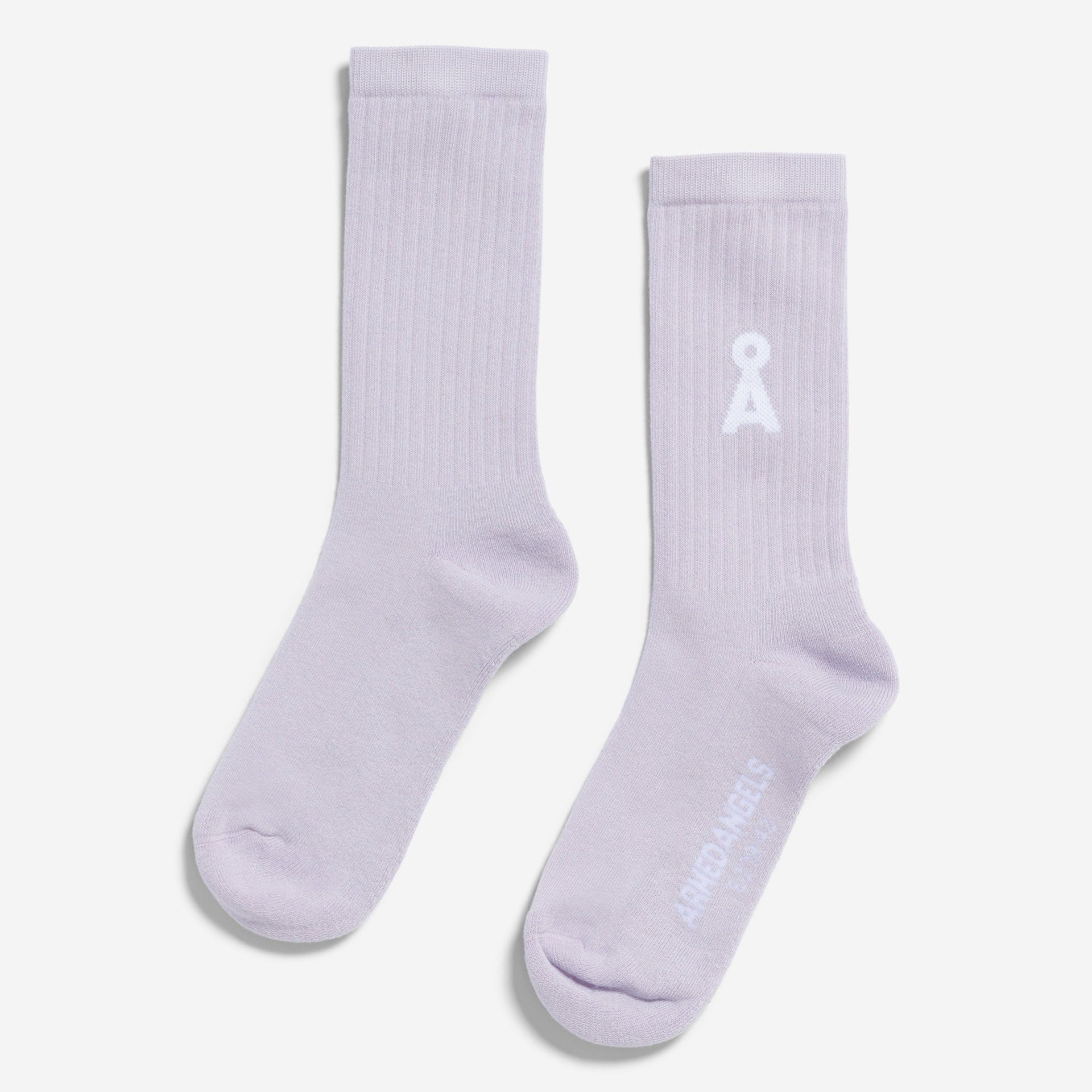 Ein Paar hellviolette Socken mit geripptem Oberteil; eine Socke zeigt ein weißes Band-Symbol, während auf der anderen ARCHIVE BOLD in weißer Schrift im Zehenbereich steht.