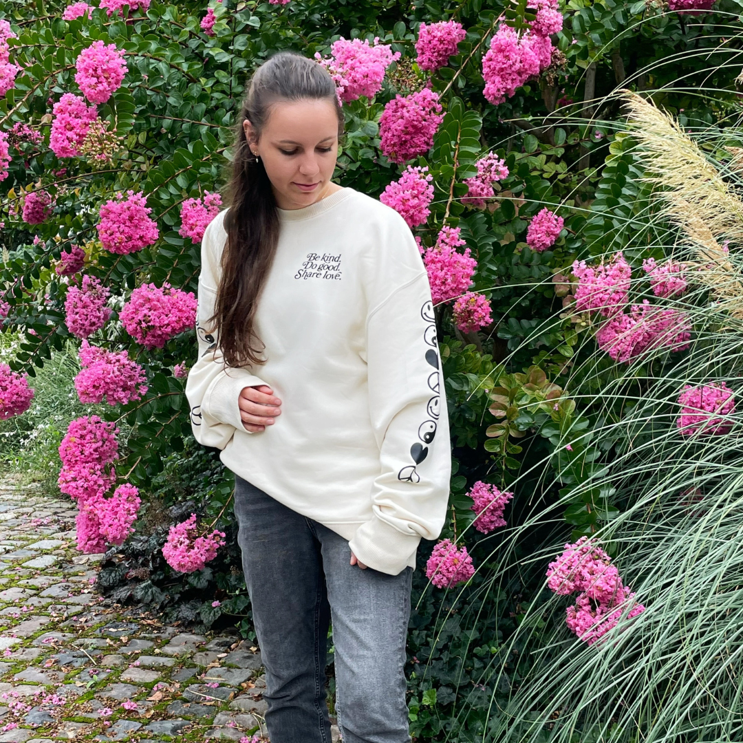 Navucko Sweater "Be kind. Do good. Share love."
