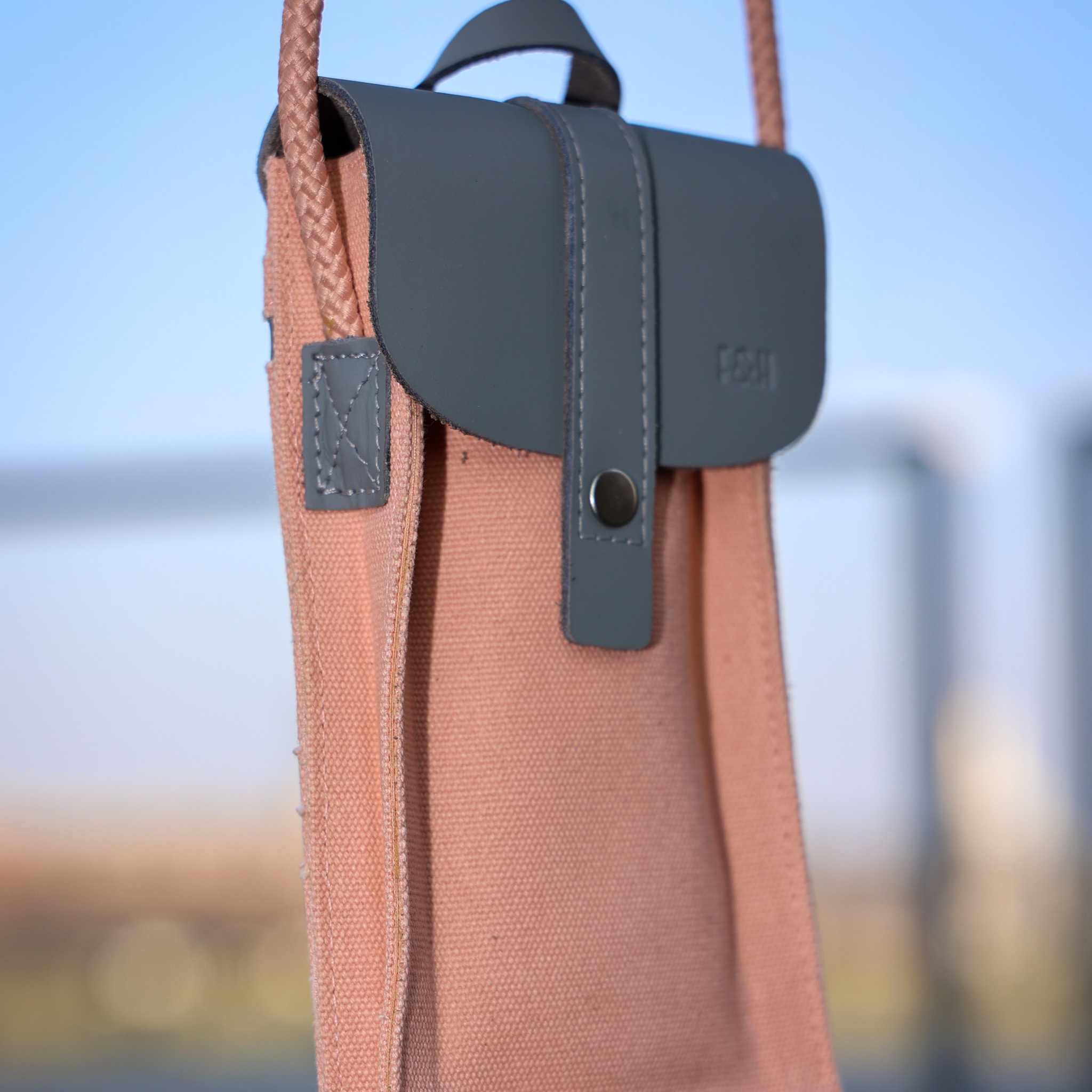 Fitz & Huxley Unisex-Handytasche "COSMOS" nano