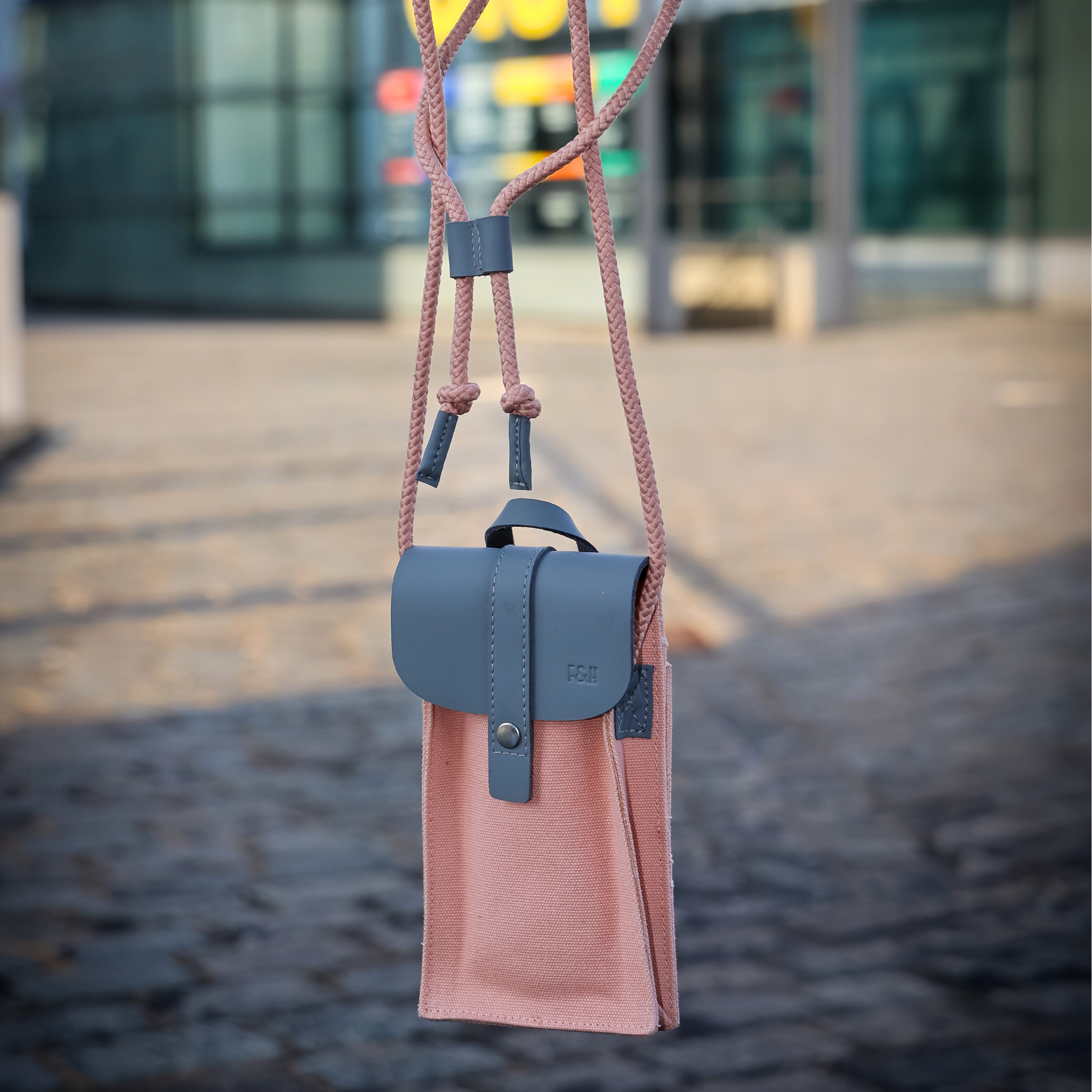 Fitz & Huxley Unisex-Handytasche "COSMOS" nano