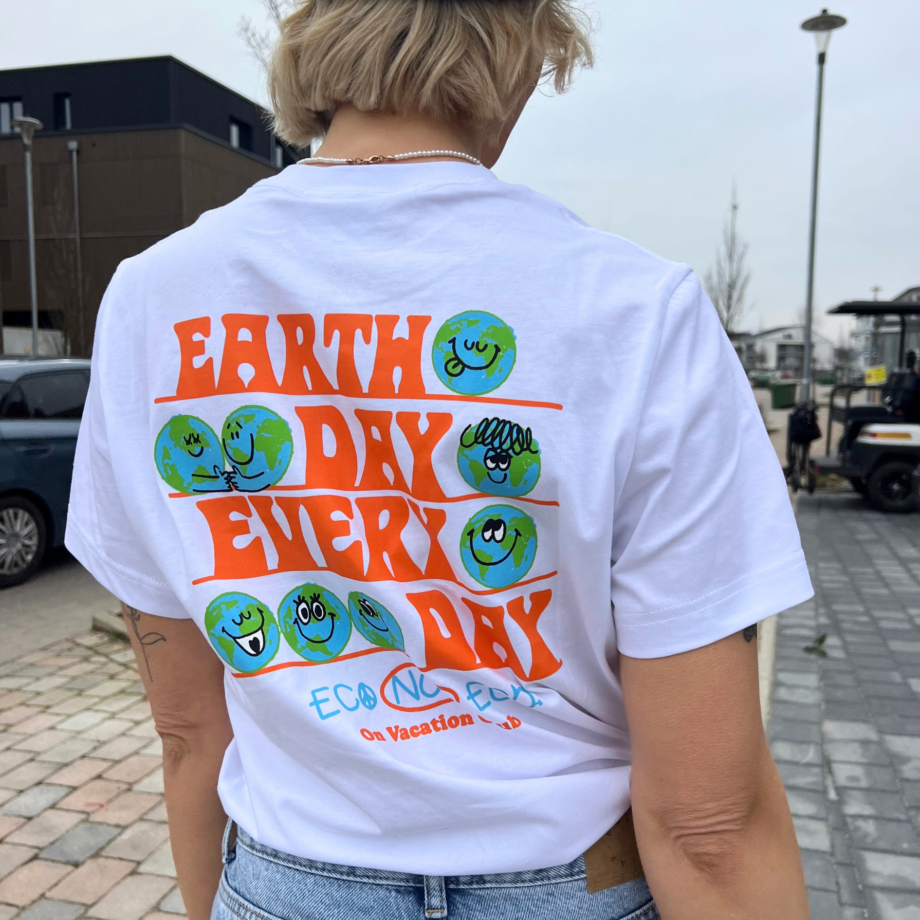 On Vacation Ladies T-Shirt "Earth Day"