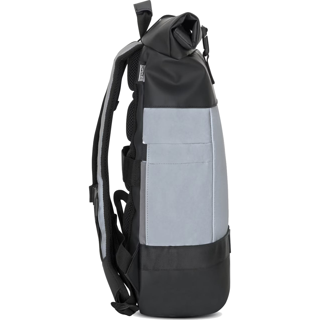 Seitenansicht eines modernen Rucksacks mit Rollverschluss, gepolsterten Schultergurten, einem Rückenpolster und einem zweifarbigen Design mit schwarzen und hellgrauen Einsätzen.