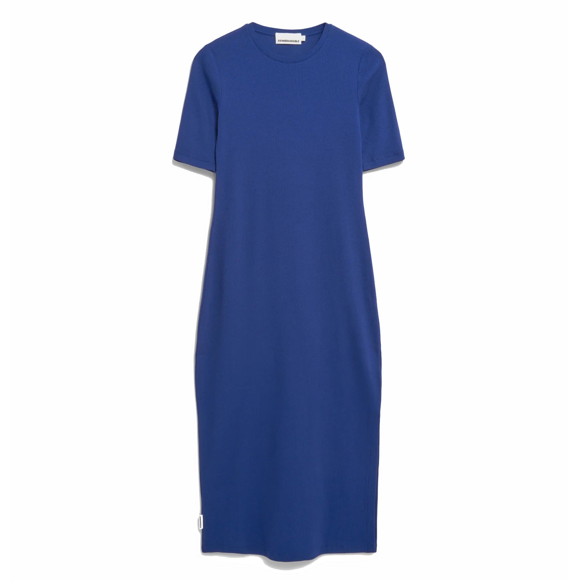 Ein schlichtes, kurzärmeliges, knielanges Kleid in unifarbenem Königsblau vor weißem Hintergrund.