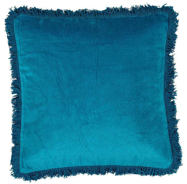 Ein quadratisches, blaugrünes Samtkissen mit passender blaugrüner Fransenbordüre, abgebildet auf weißem Hintergrund.