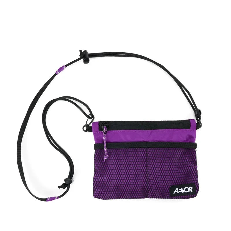 AEVOR Brusttasche "Chest Pouch" Electric Fuchsia 15 x 20 x 1 cm