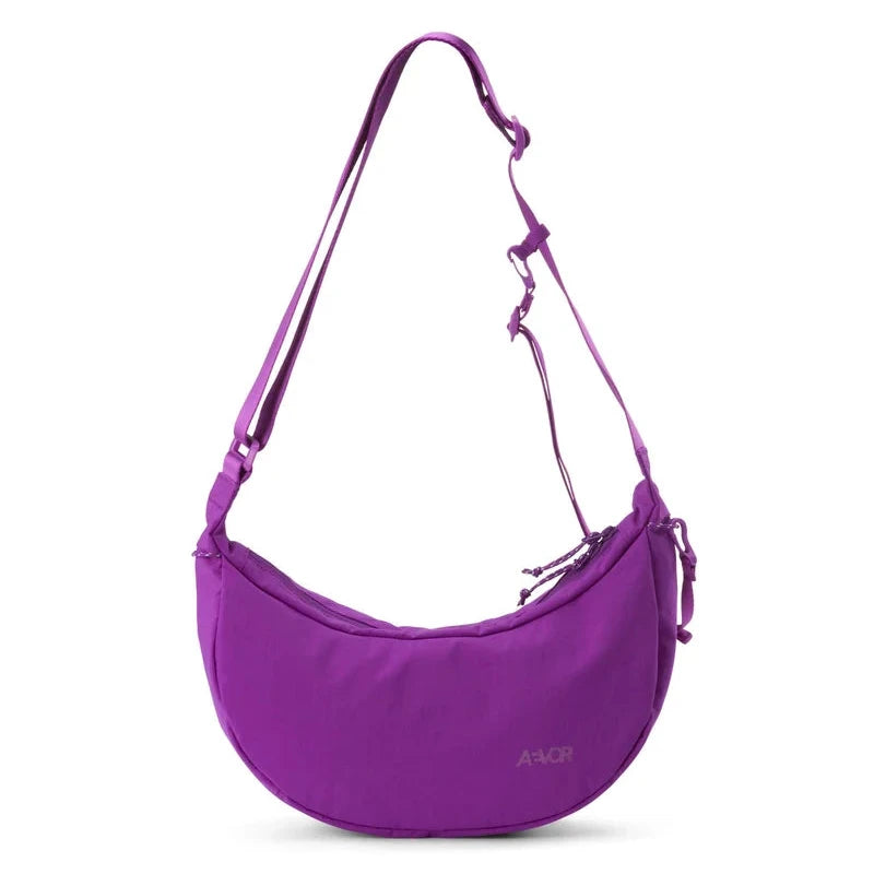 AEVOR Crossbody‑Tasche "Sling Bag Small" Electric Fuchsia 30 x 10 x 14 cm