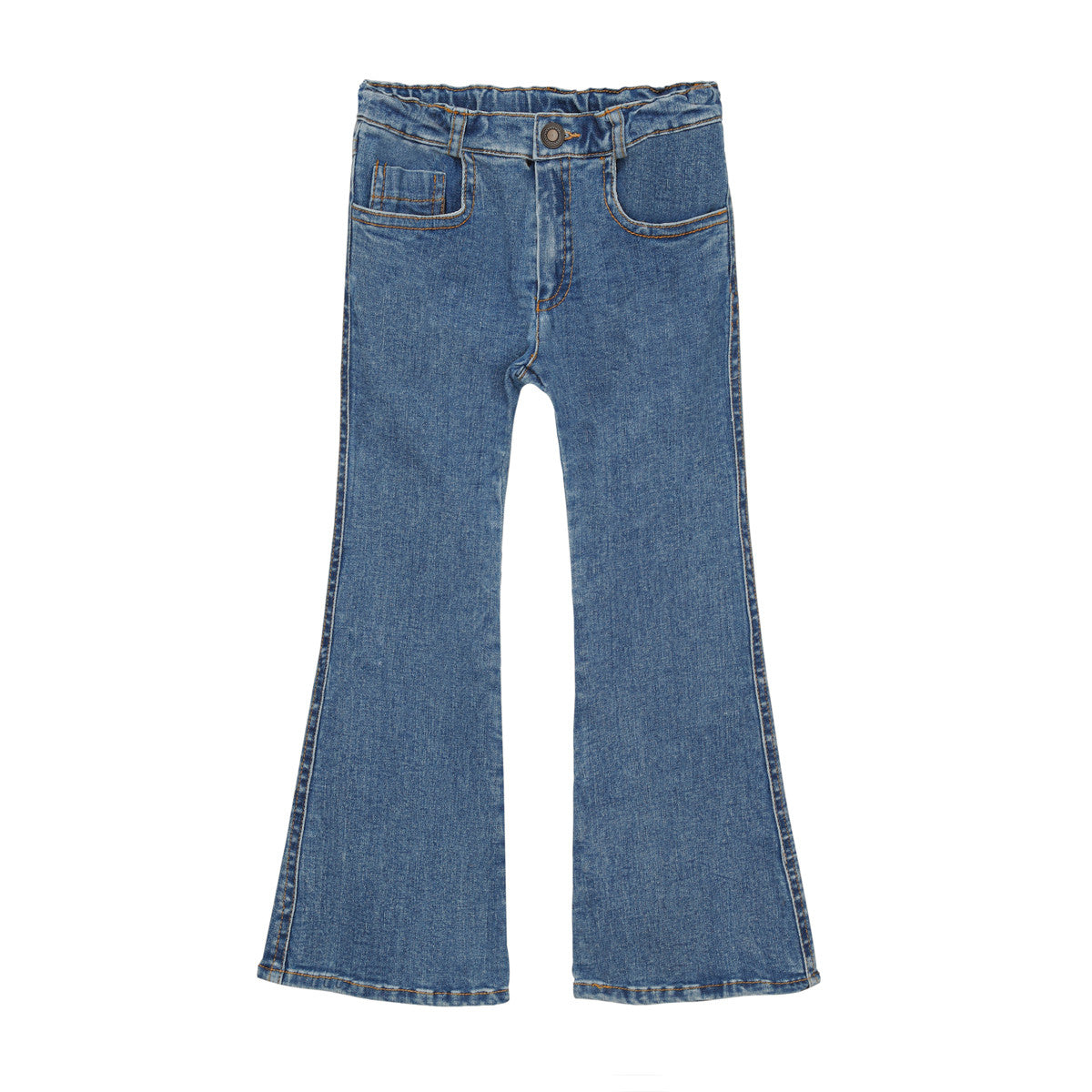 Schlagjeans aus blauem Denim mit Knopf- und Reißverschluss, Vorder- und Gesäßtaschen und leicht verblichenen Details. Die Beine werden von den Knien abwärts breiter, wodurch ein klassischer Schlaghosen-Stil entsteht.