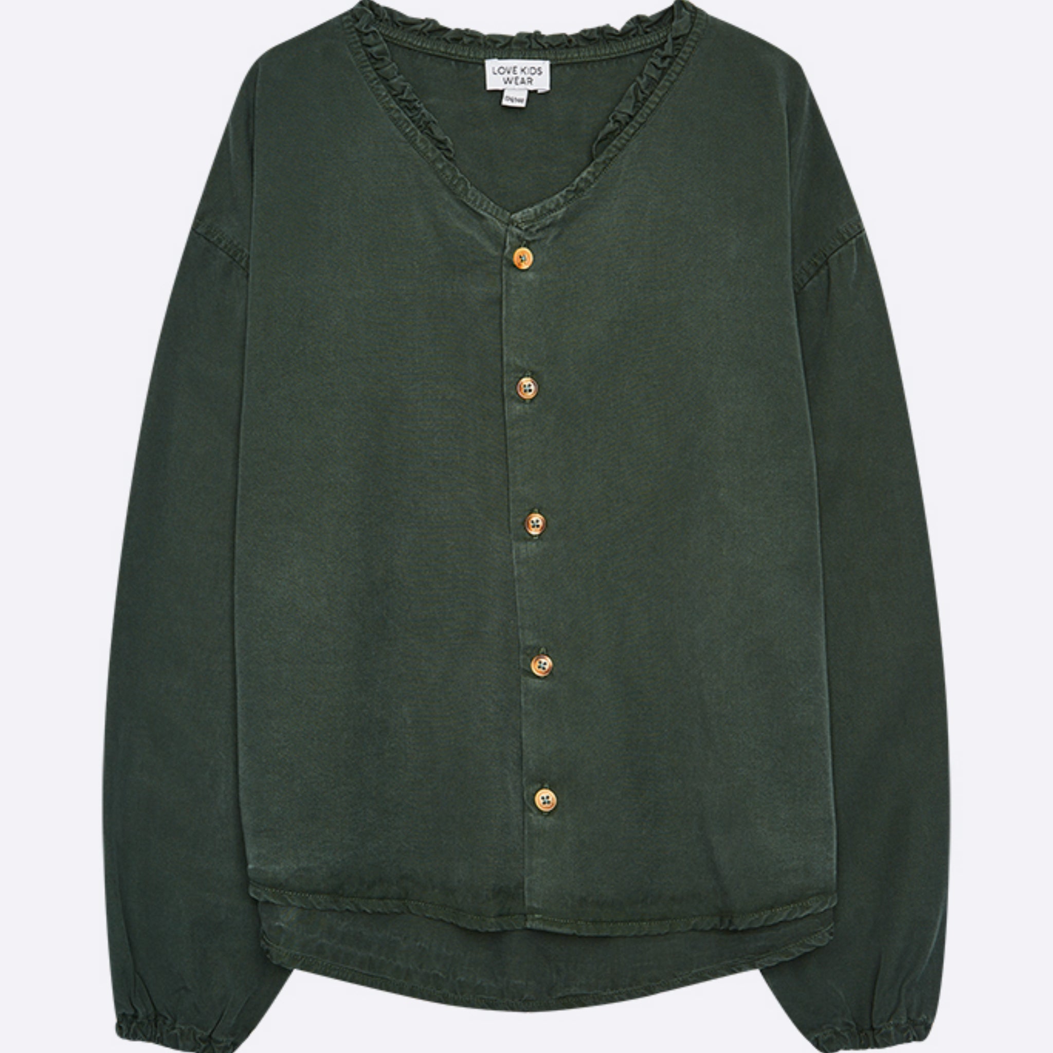 Langärmelige, dunkelgrüne Bluse mit V-Ausschnitt, Rüschenbesatz und fünf goldenen Knöpfen auf der Vorderseite. Die Bluse hat elastische Manschetten und einen leicht geschwungenen Saum.