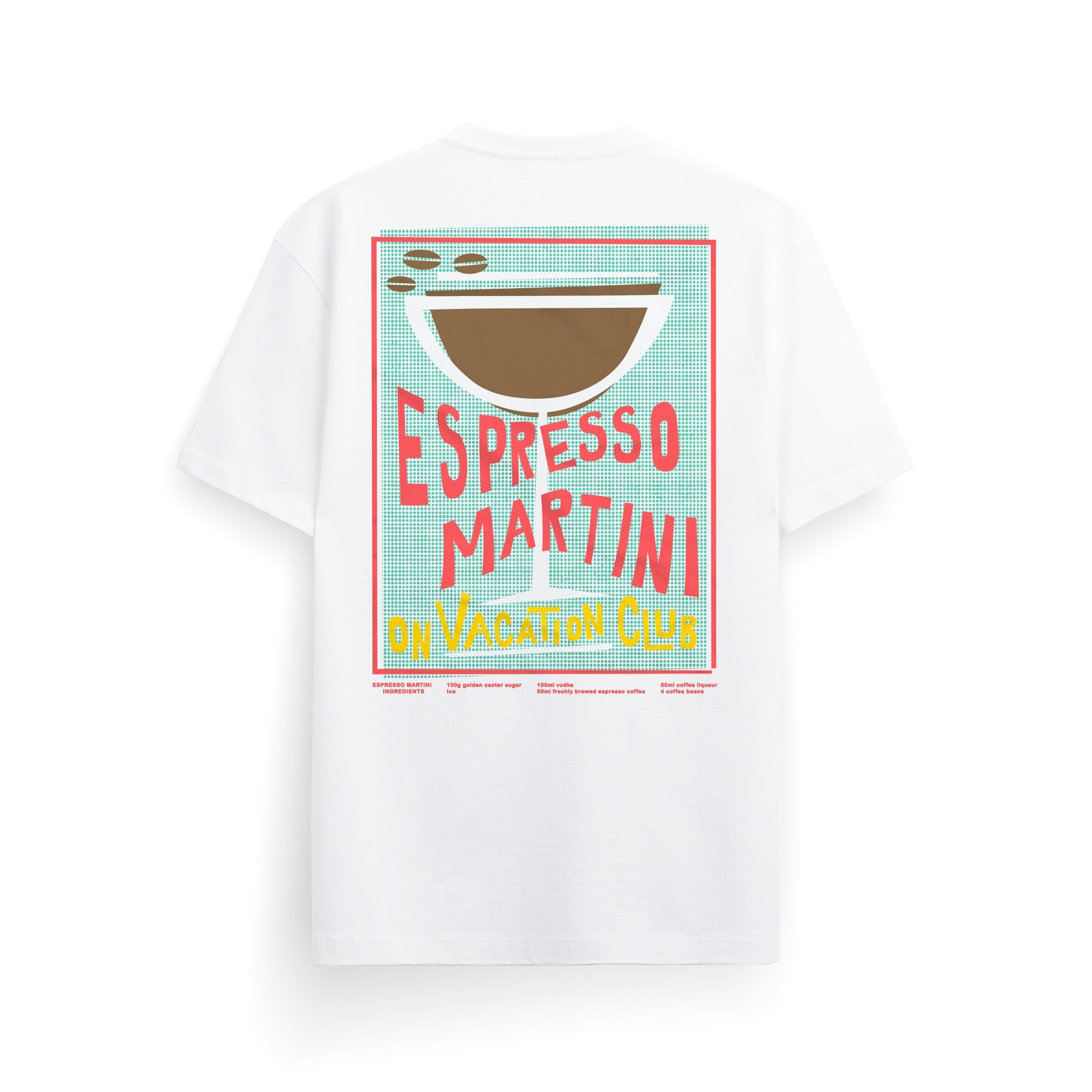 Weißes T-Shirt mit der Grafik eines Espresso-Martinis mit drei Kaffeebohnen und einem fetten, bunten Text mit der Aufschrift ESPRESSO MARTINI ON VACATION CLUB auf der Rückseite.
