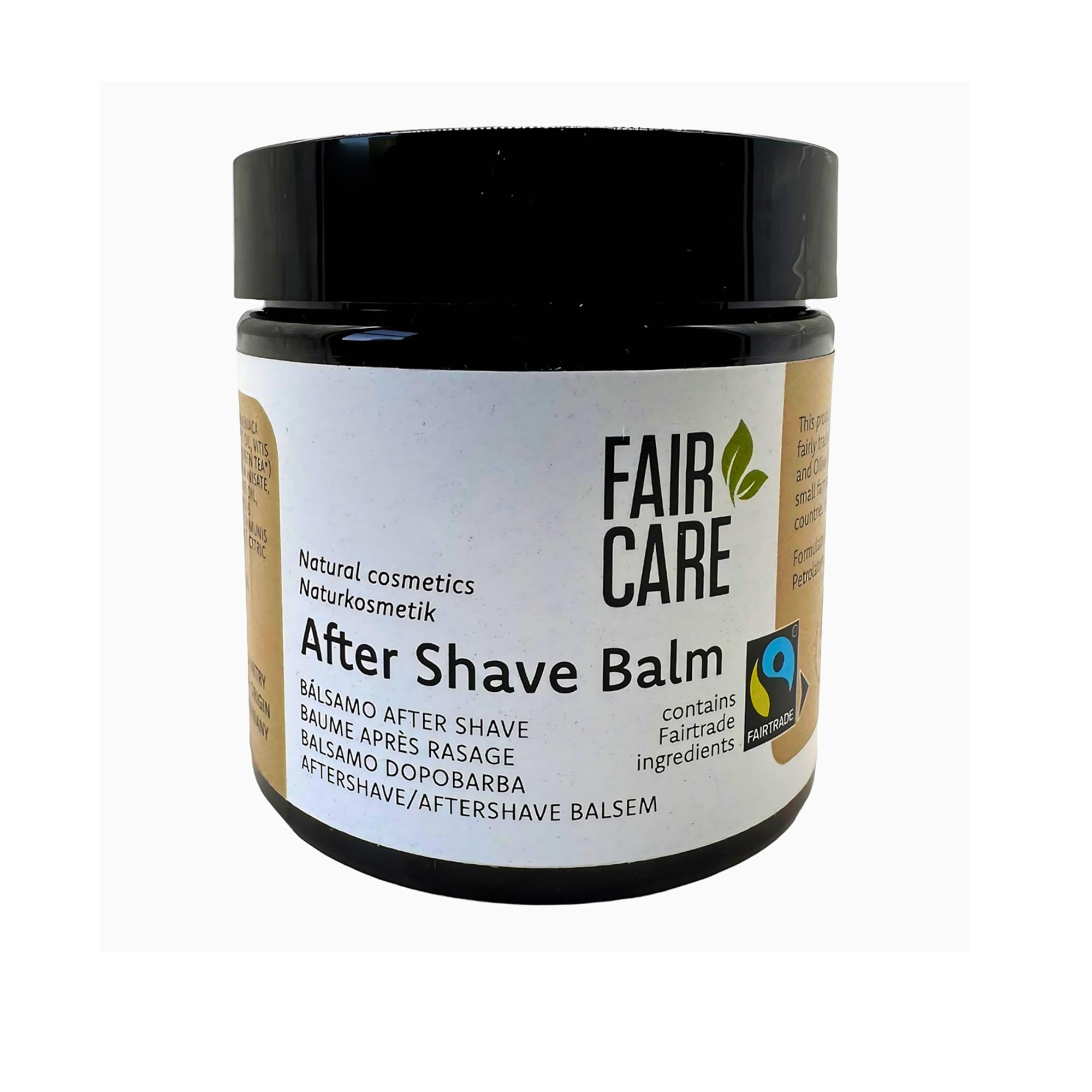 Ein Tiegel Fair Care After Shave Balm mit einem schwarzen Deckel. Das Etikett weist auf Naturkosmetik und Fairtrade-Zutaten hin und führt den Produktnamen in mehreren Sprachen auf. Das Fairtrade-Logo ist ebenfalls zu sehen.