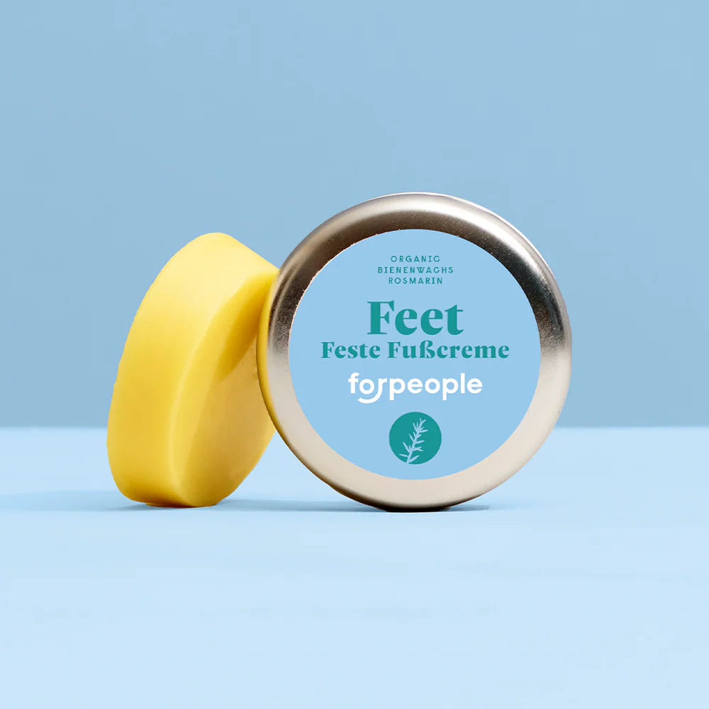 Ein gelb-silberner Behälter mit einem blauen Etikett.