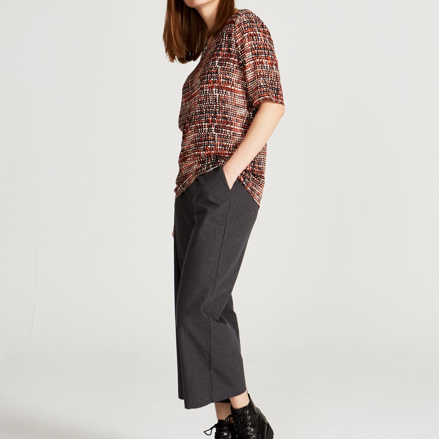 Isla - Black / Orange (Hearts)