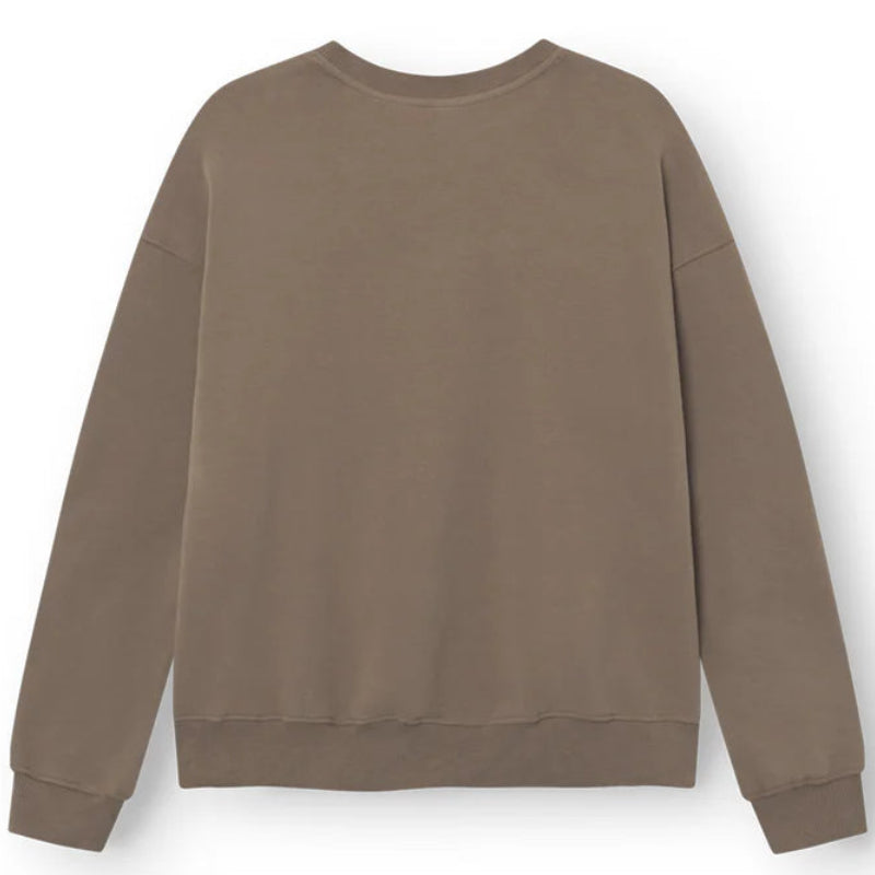 Ein unifarbenes, langärmeliges Sweatshirt mit Rundhalsausschnitt in Hellbraun oder Taupe, von hinten gesehen auf weißem Hintergrund.