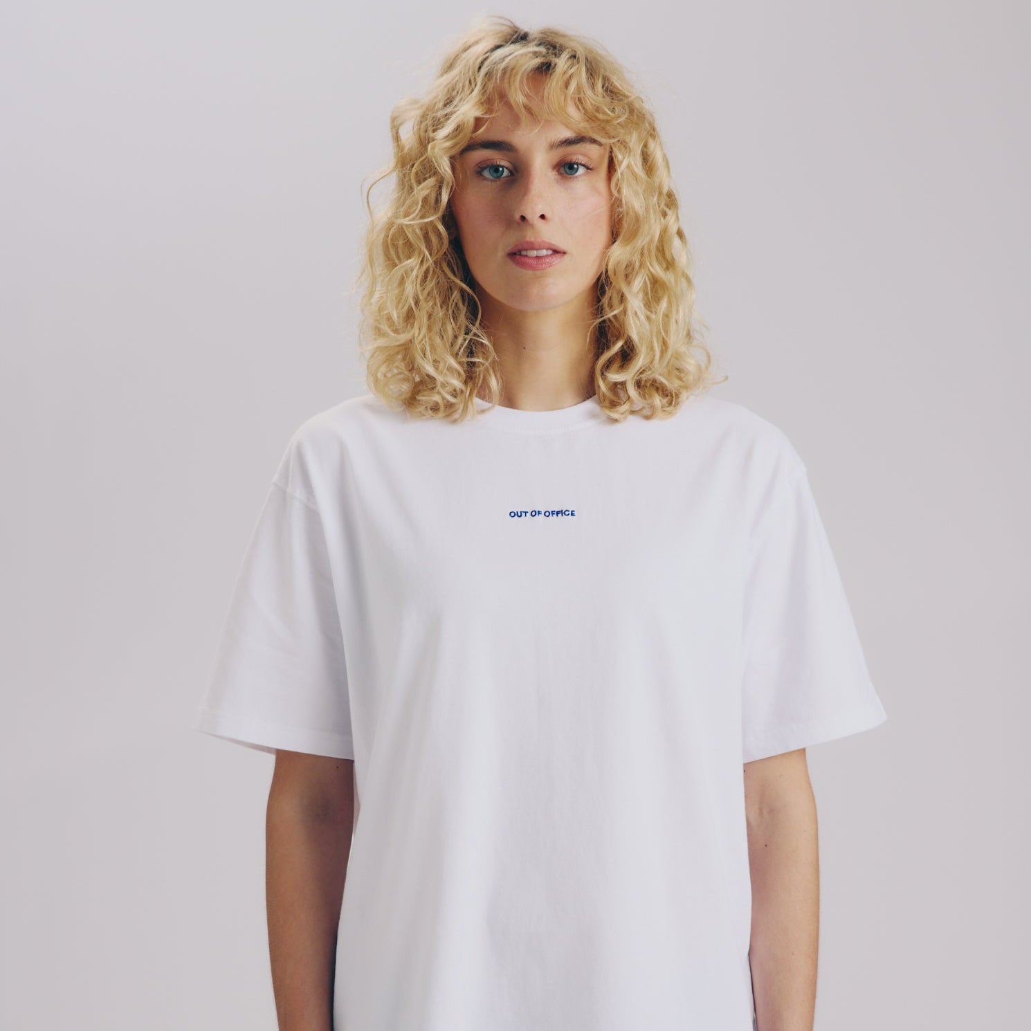 No Bad Days Club Unisex T-Shirt "OUT OF OFFICE" Weiß