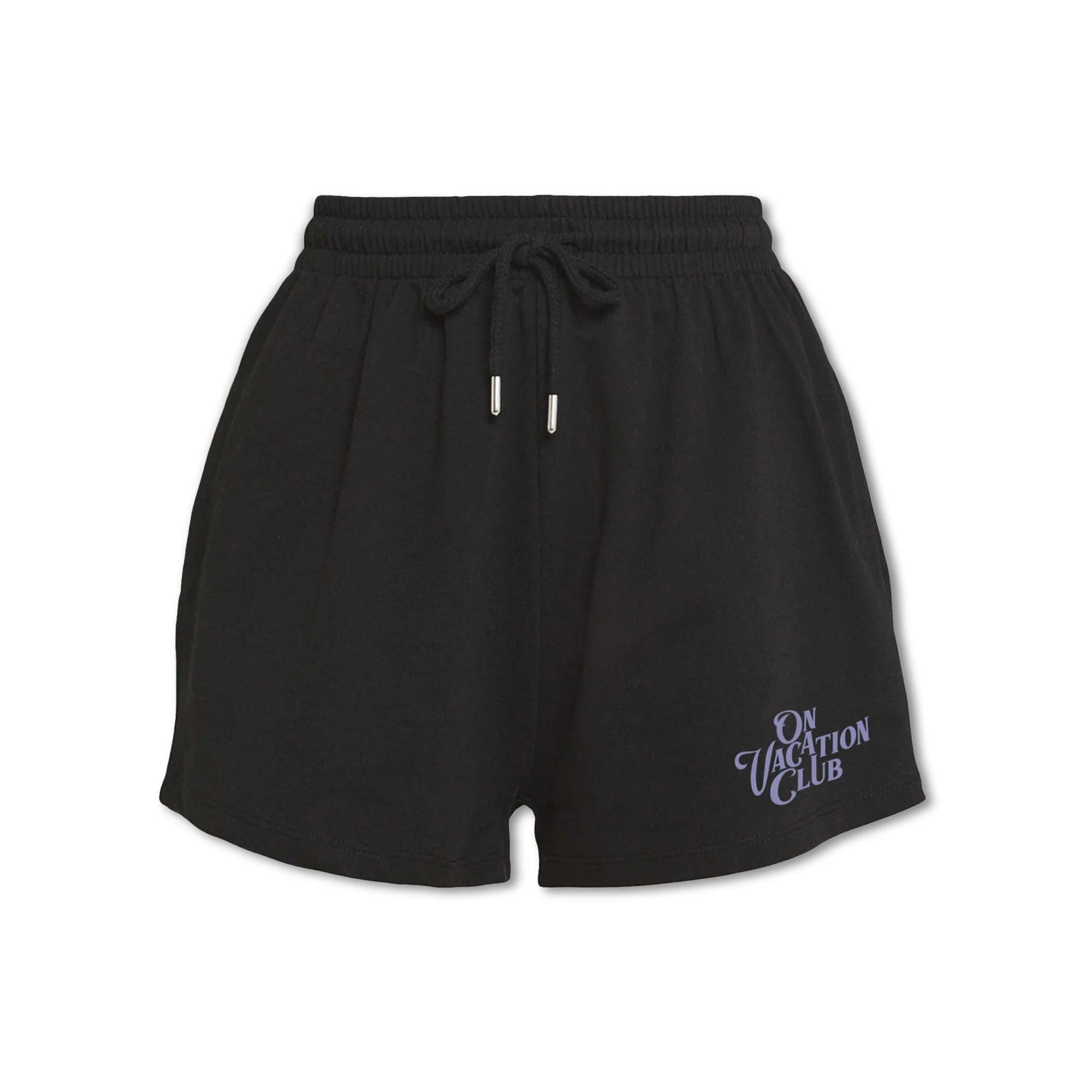 Schwarze Shorts mit Kordelzug und dem Schriftzug "On Vacation Club" in der rechten unteren Ecke.