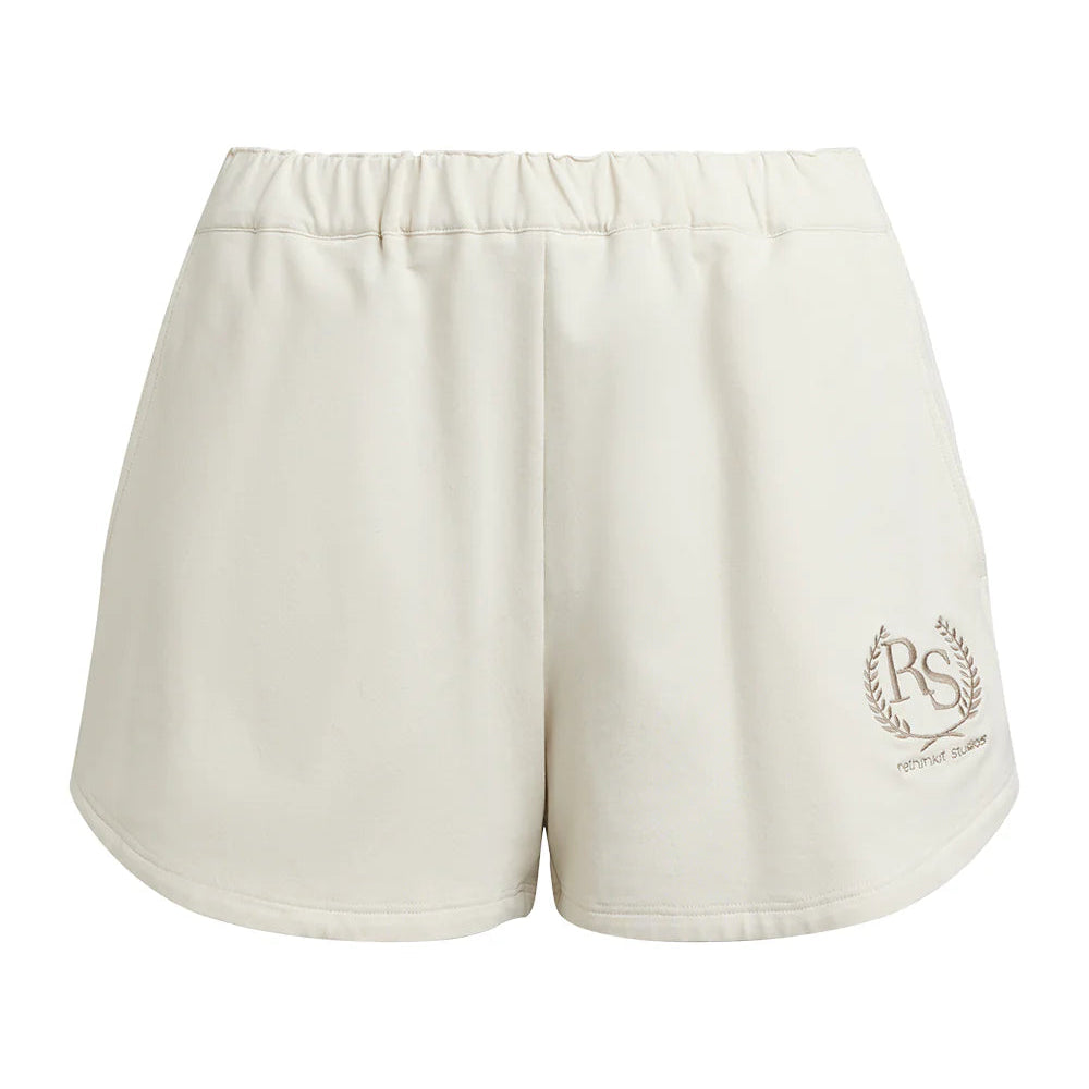 Cremefarbene Sportshorts mit elastischem Bund, kleinem gesticktem RS-Logo und Lorbeerkranz auf dem linken Vorderbein.