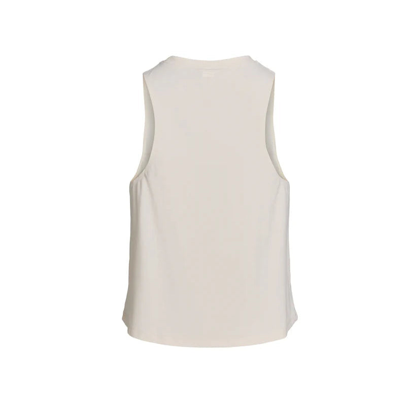 Rückenansicht eines ärmellosen, cremefarbenen Tanktops mit rundem Halsausschnitt vor einem einfarbig weißen Hintergrund.