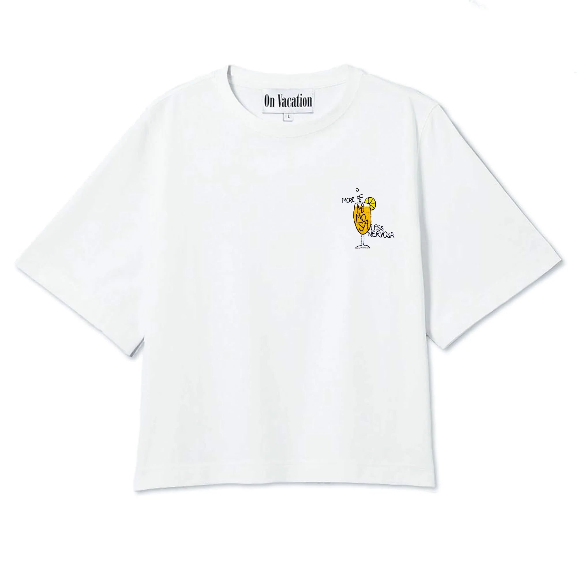 Weißes T-Shirt mit Aufschrift "On Vacation" und Cocktail-Illustration mit Text "More Fizz, Less Neurosis".