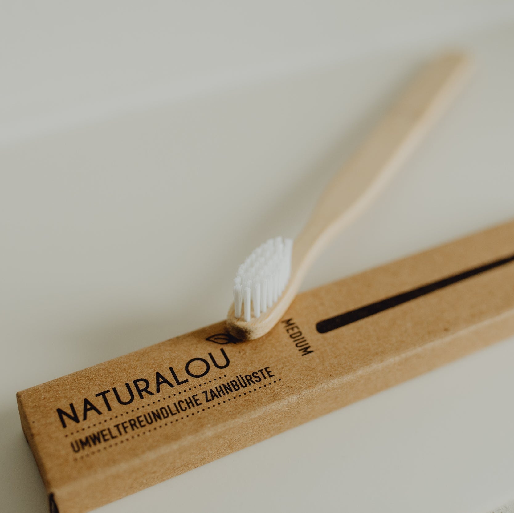 Naturalou Bambuszahnbürste "medium"