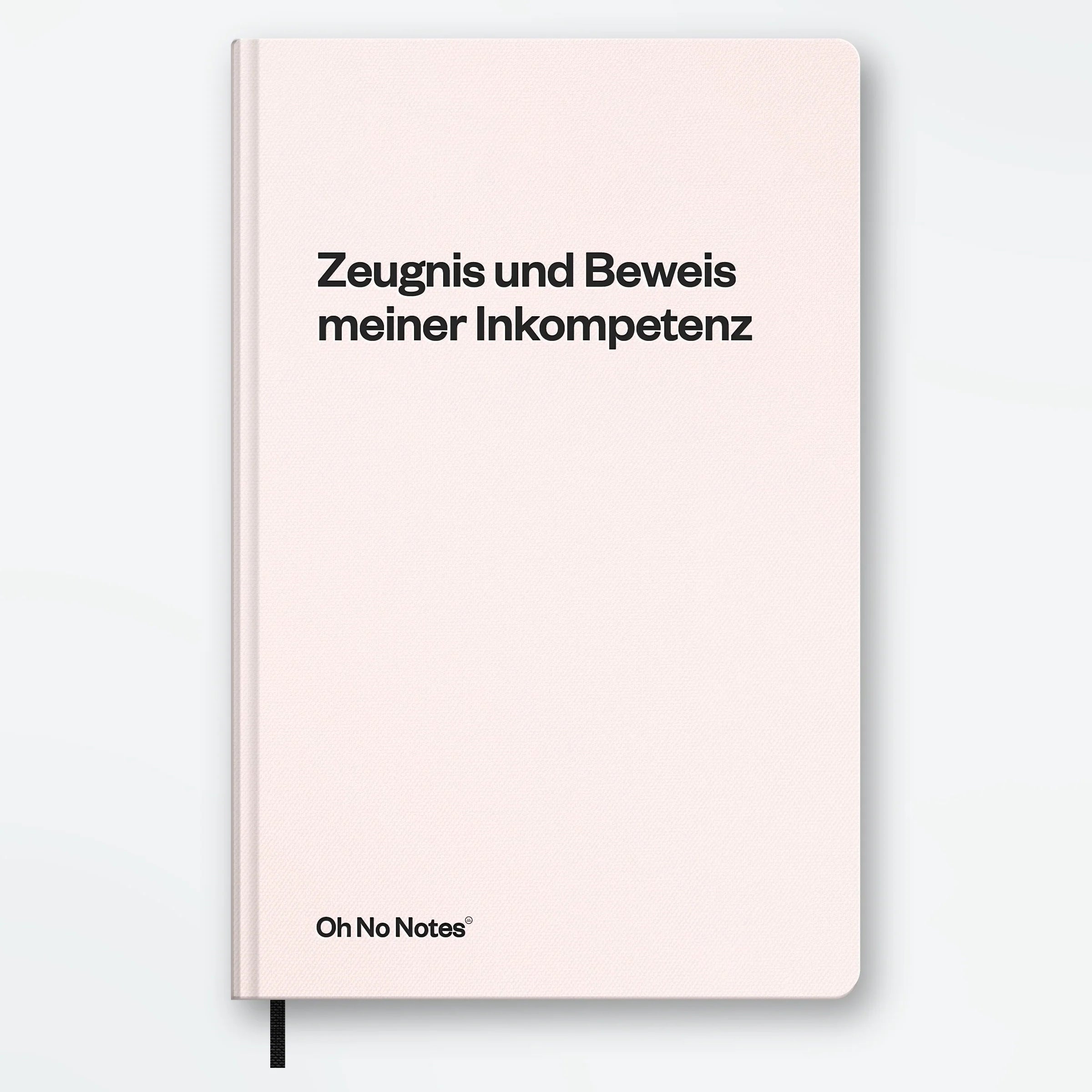 Ein hellrosa Notizbuch mit dem deutschen Text Zeugnis und Beweis meiner Inkompetenz in fetten schwarzen Buchstaben auf dem Einband und dem Aufdruck Oh No Notes in der linken unteren Ecke.