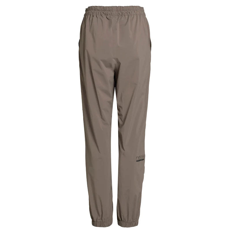 Hellbraune Hose im Jogger-Stil mit elastischem Bund und elastischen Bündchen an den Knöcheln, abgebildet auf weißem Hintergrund.